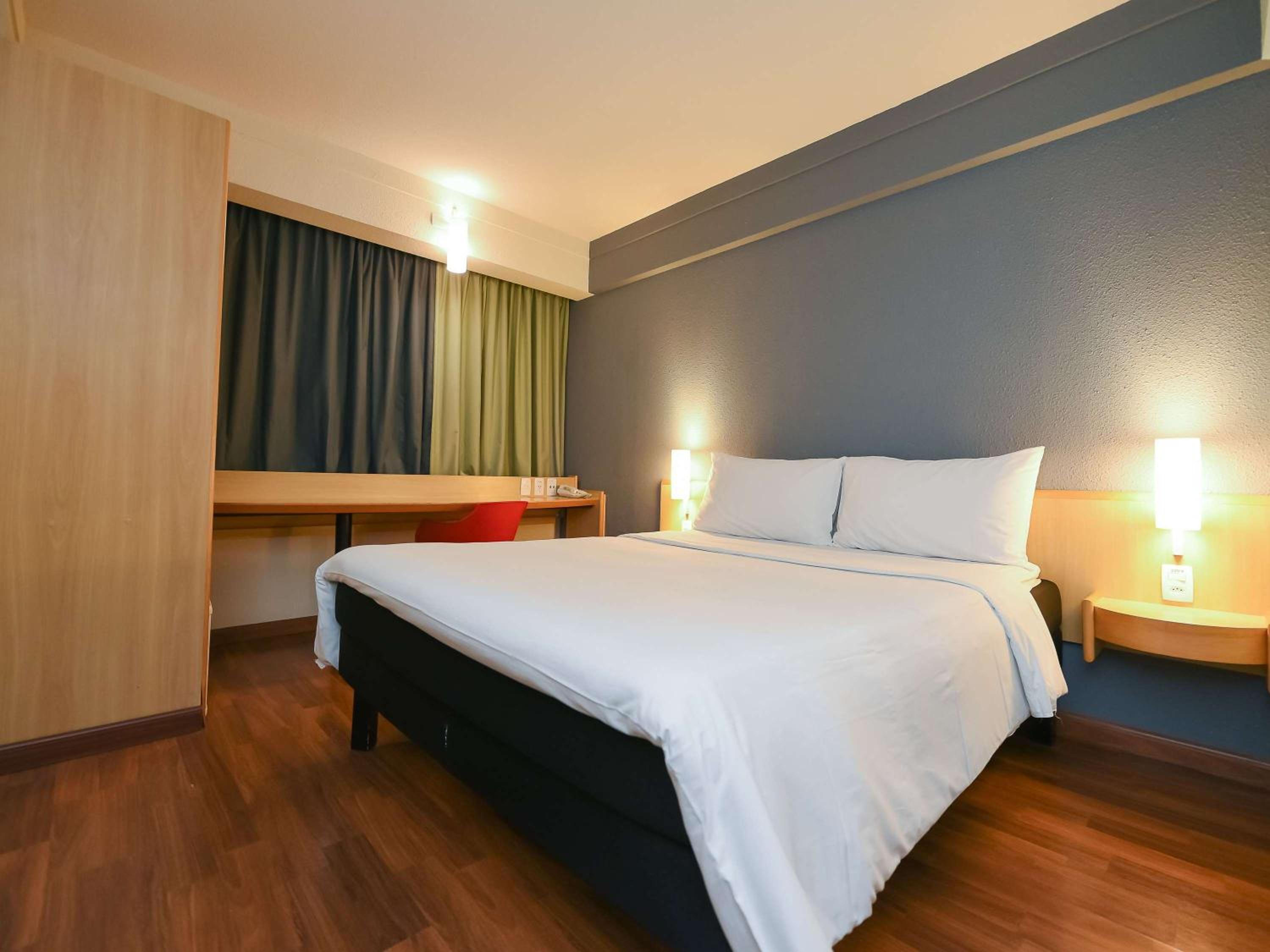 Standard One Double Bed - Photo 1