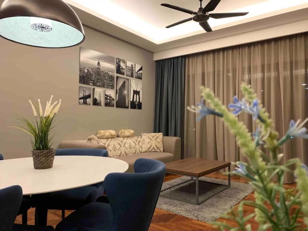Three-Bedroom Apartment photo 2
