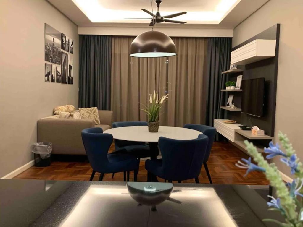 Three-Bedroom Apartment photo 3