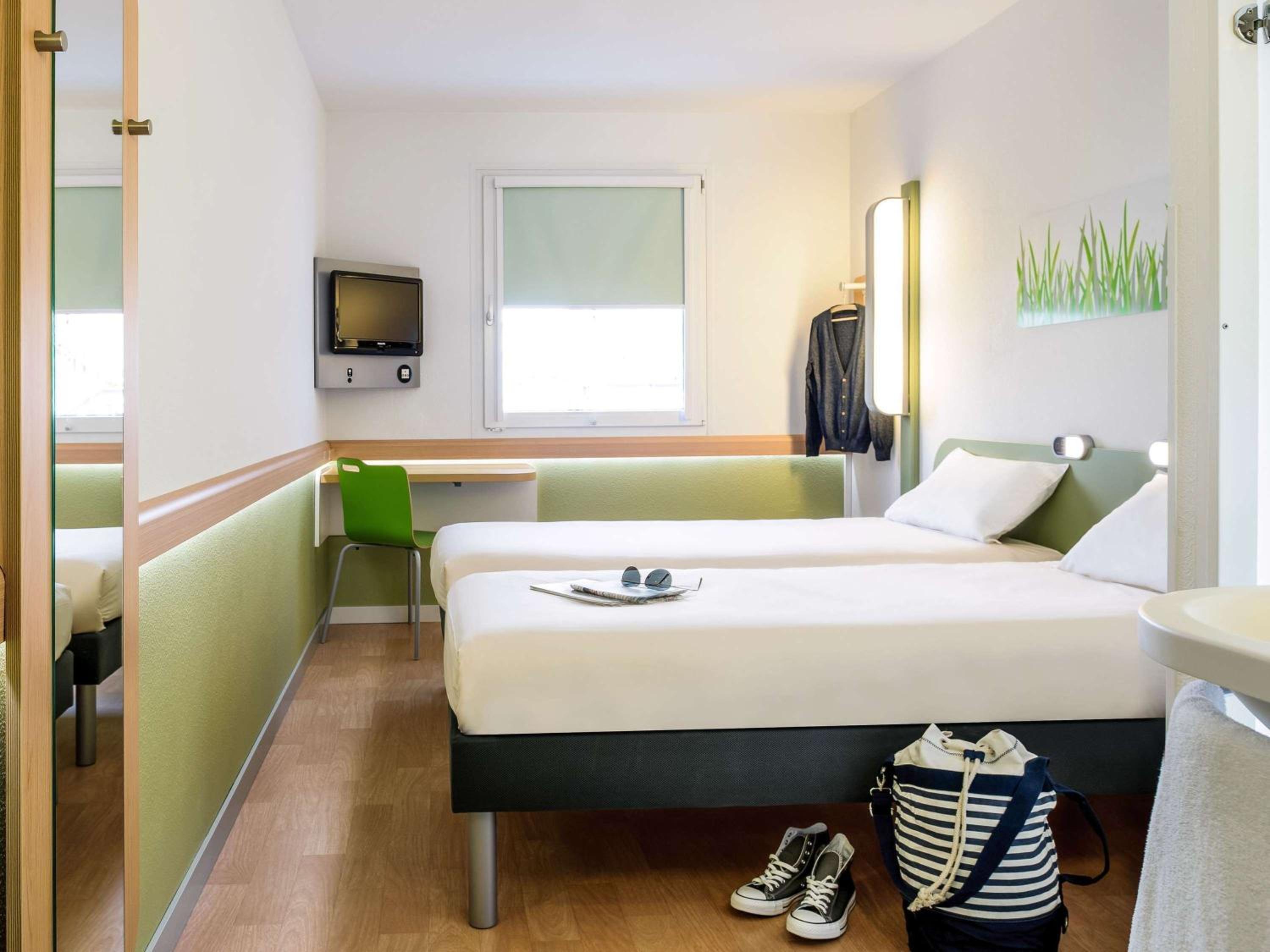 Standard Twin Room - Photo 3
