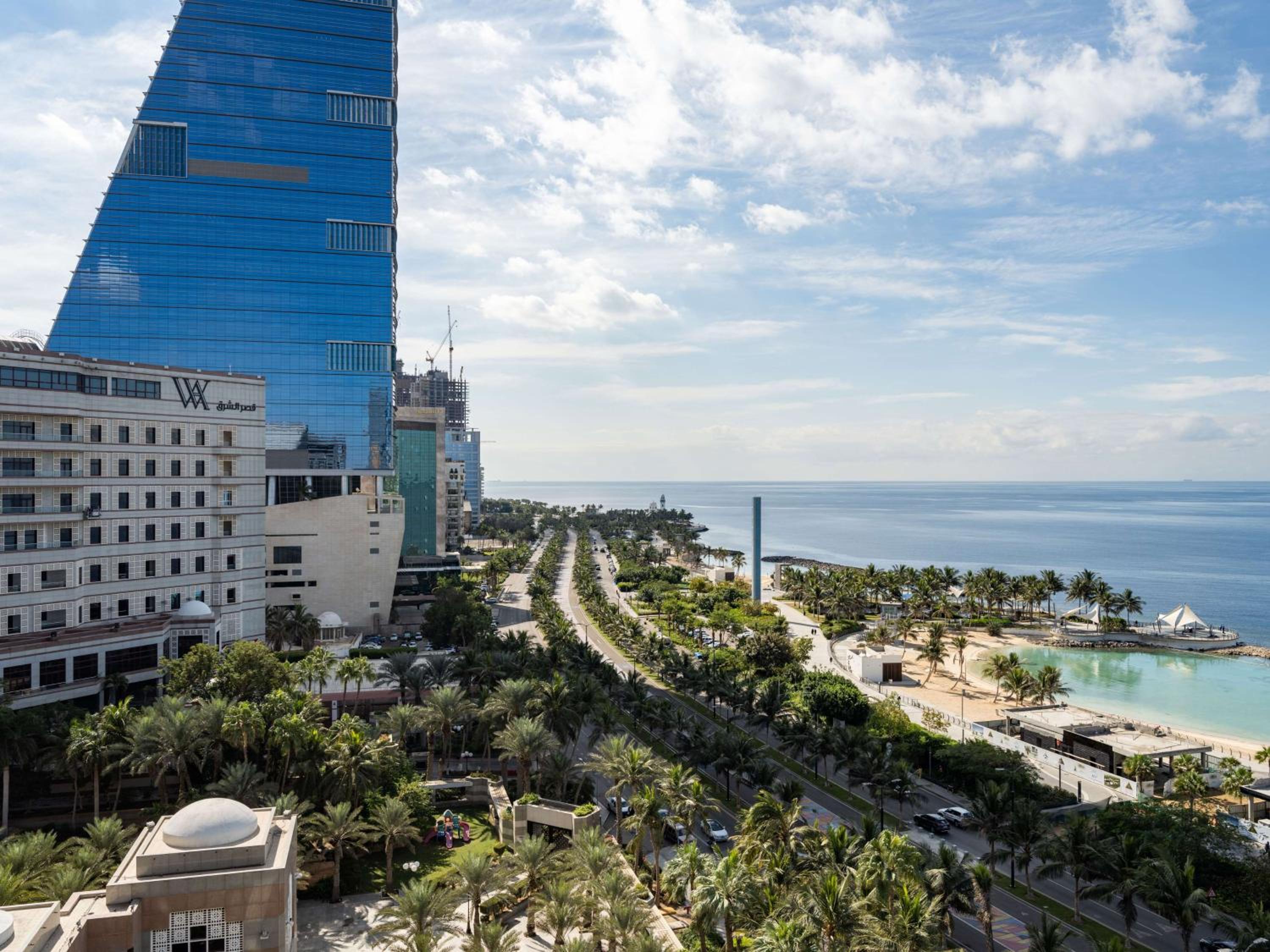 Deluxe King Room with Partial Sea View - Photo 2