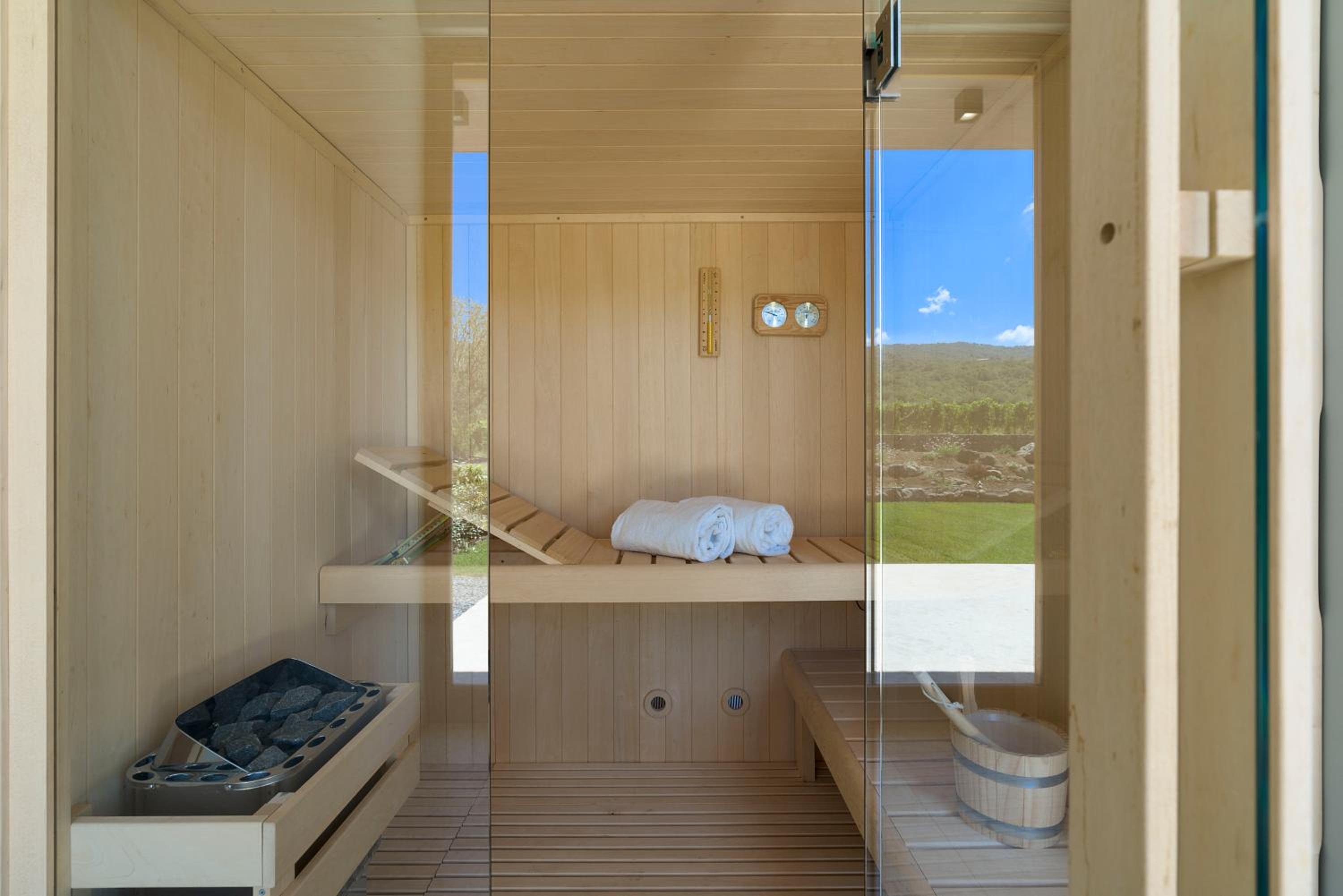 Suite with Private Pool - Photo 11