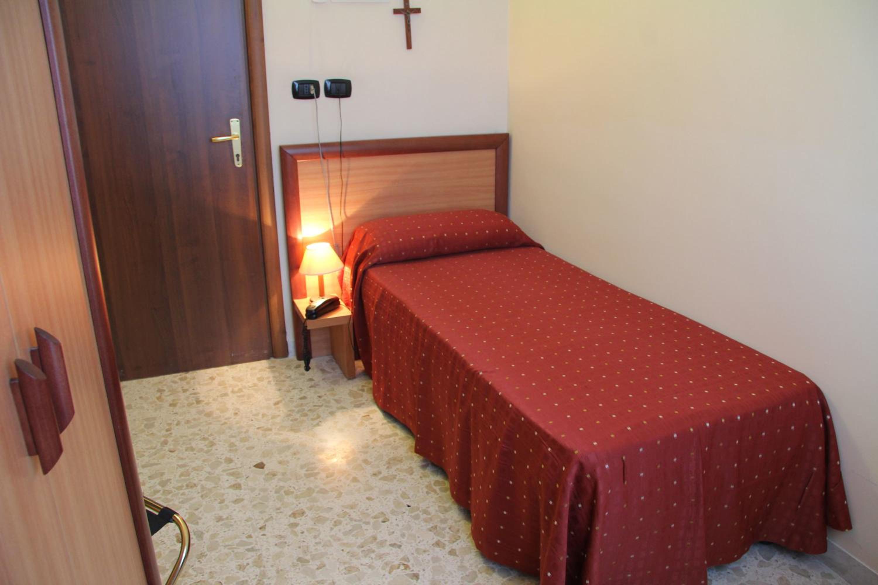 Single Room photo 1
