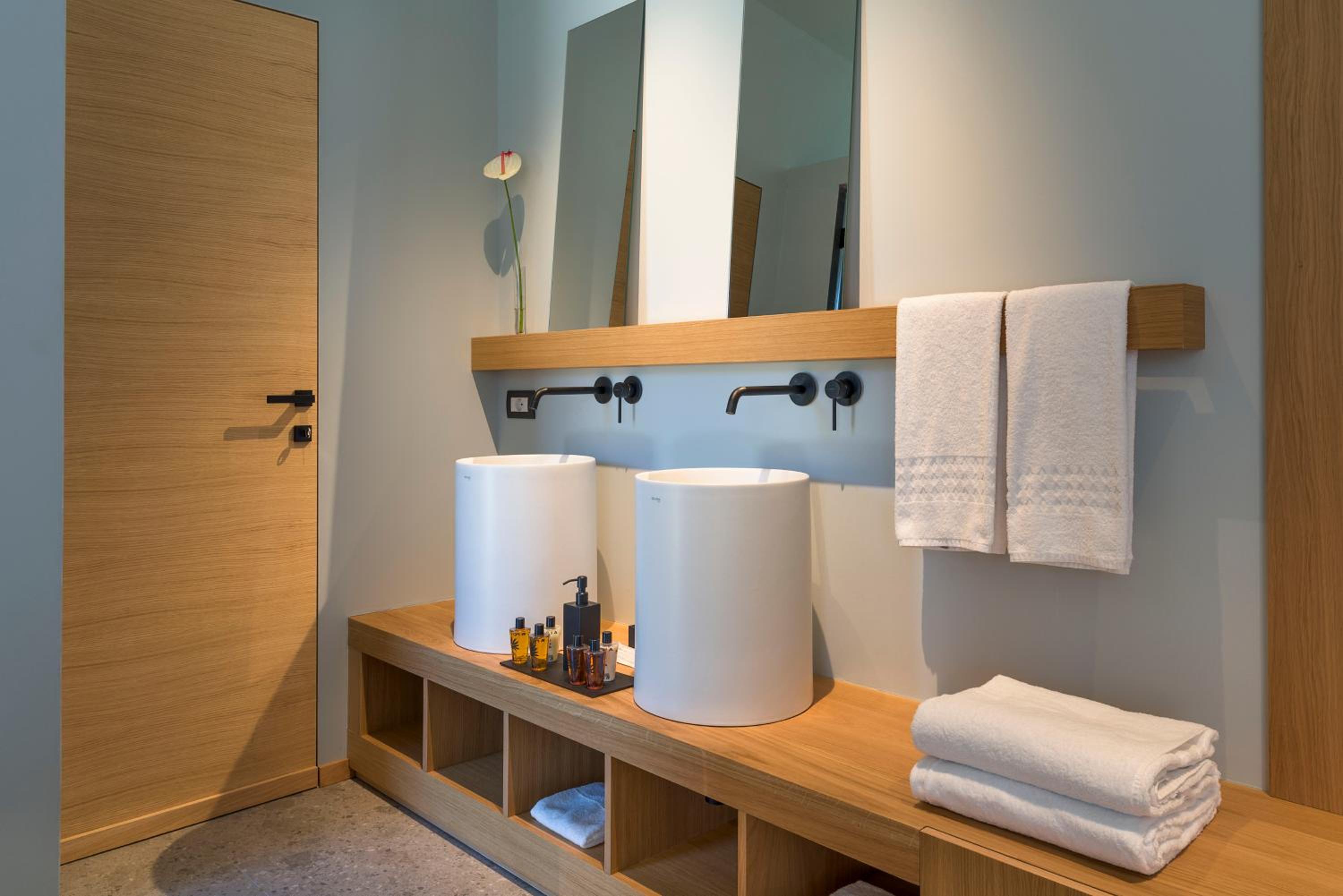 Suite with Private Pool - Photo 10