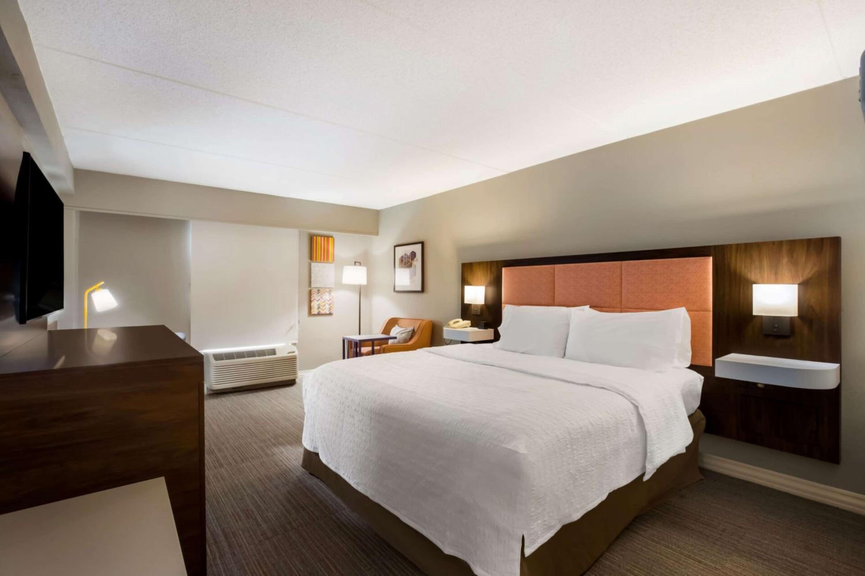 King Room - Non-Smoking - Photo 1
