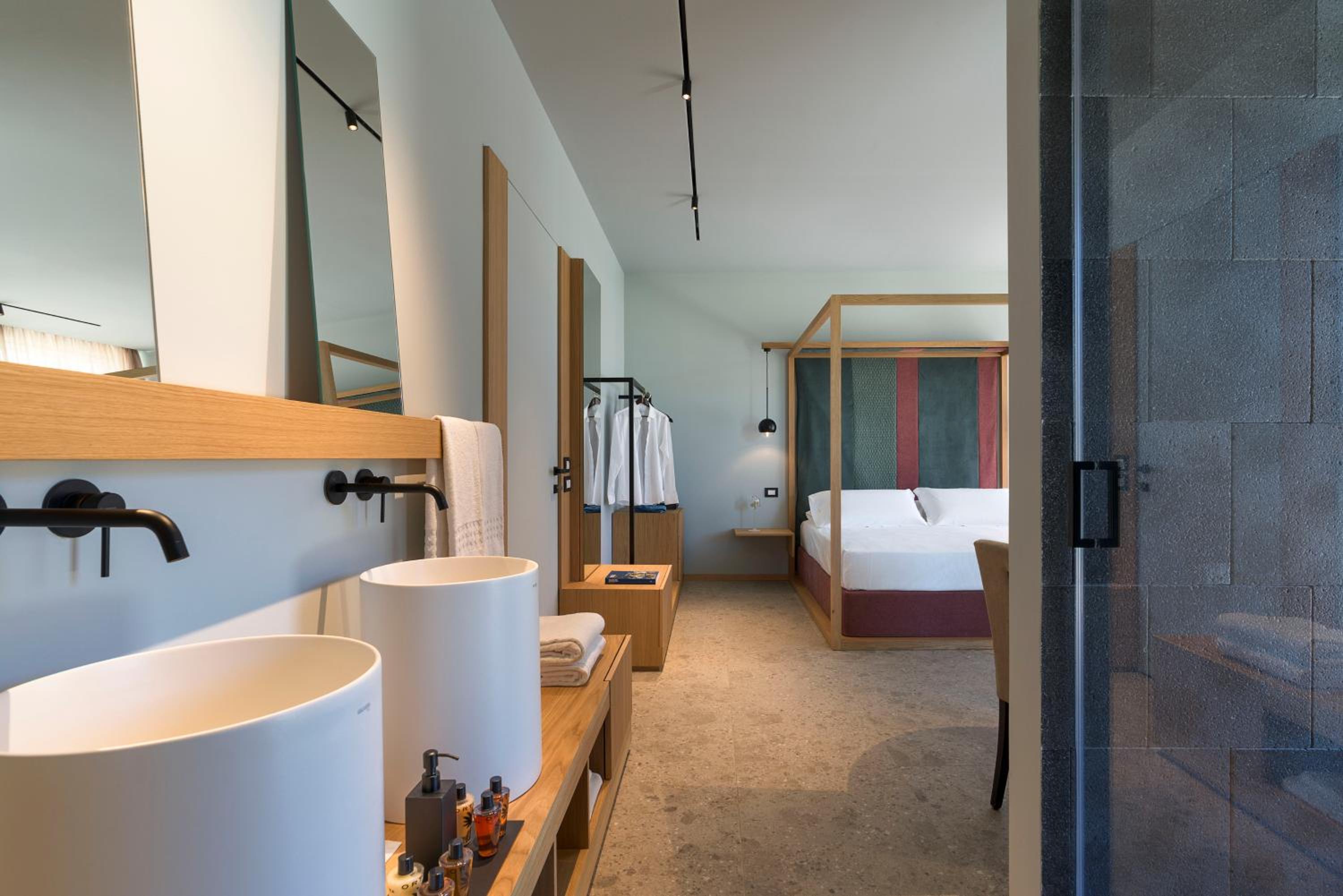 Suite with Private Pool - Photo 4