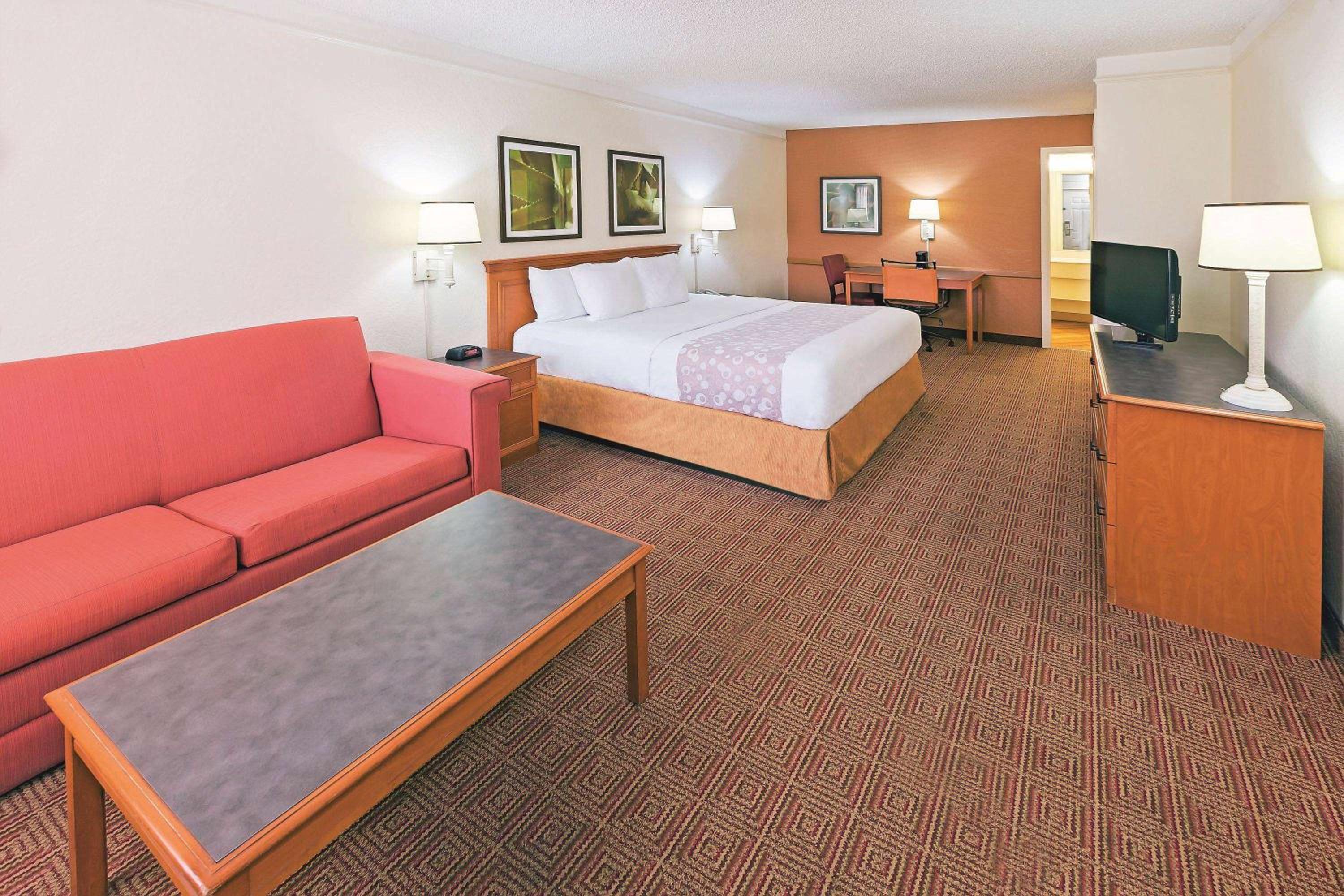 Deluxe King Room - Non-Smoking