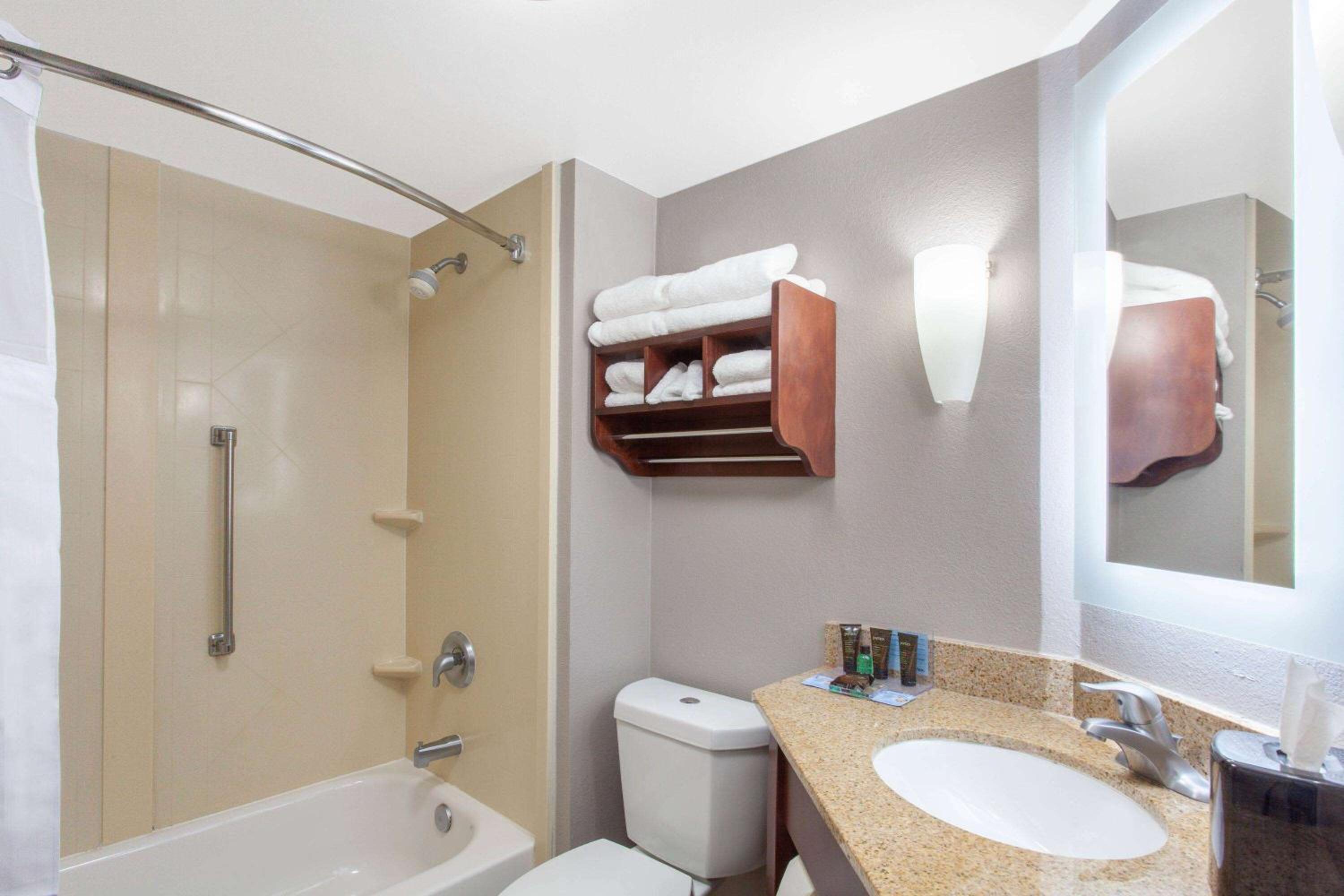 Double Room with Two Double Beds - Non-Smoking photo 2