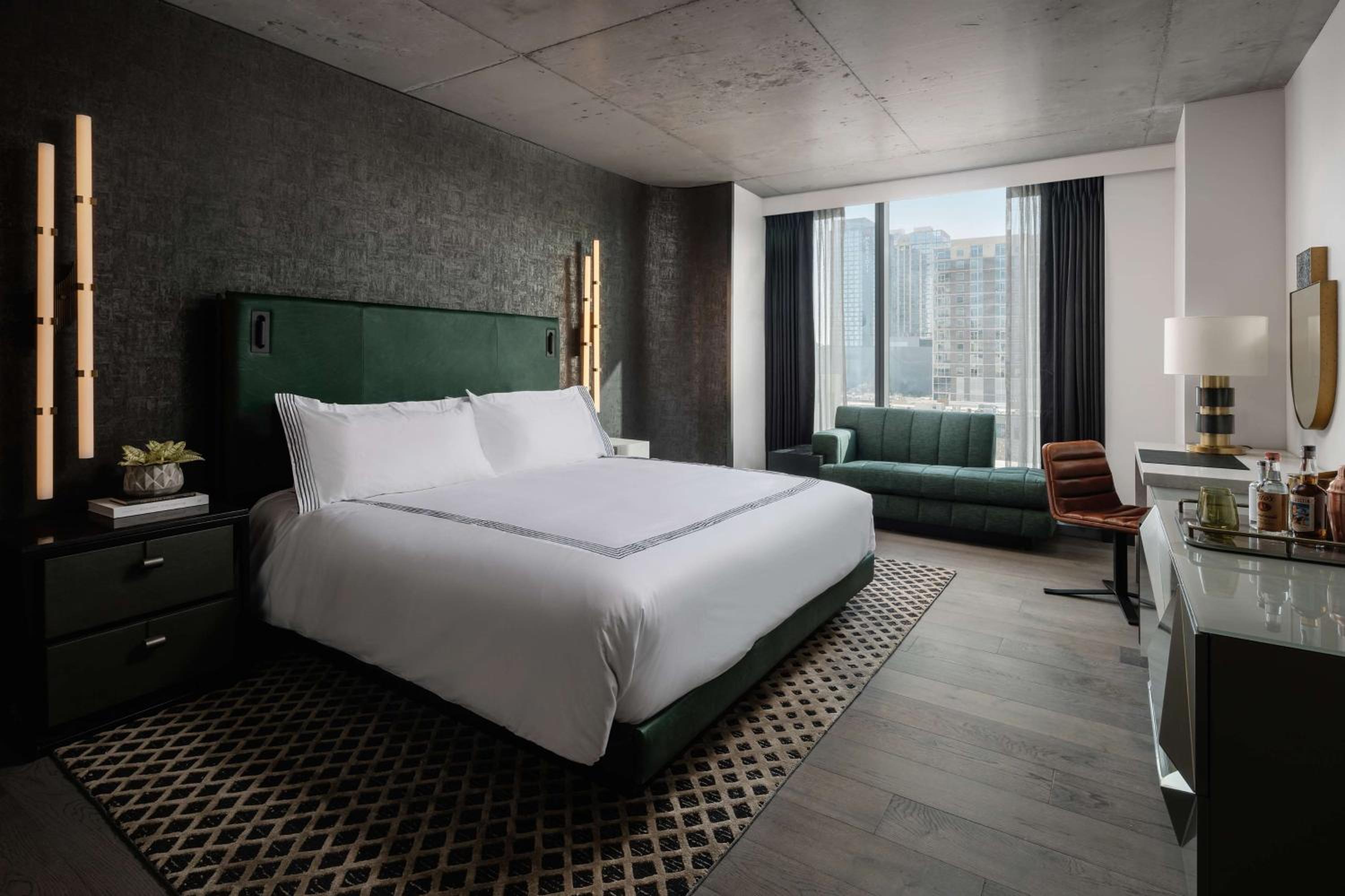 King Room with Pool View - Photo 1