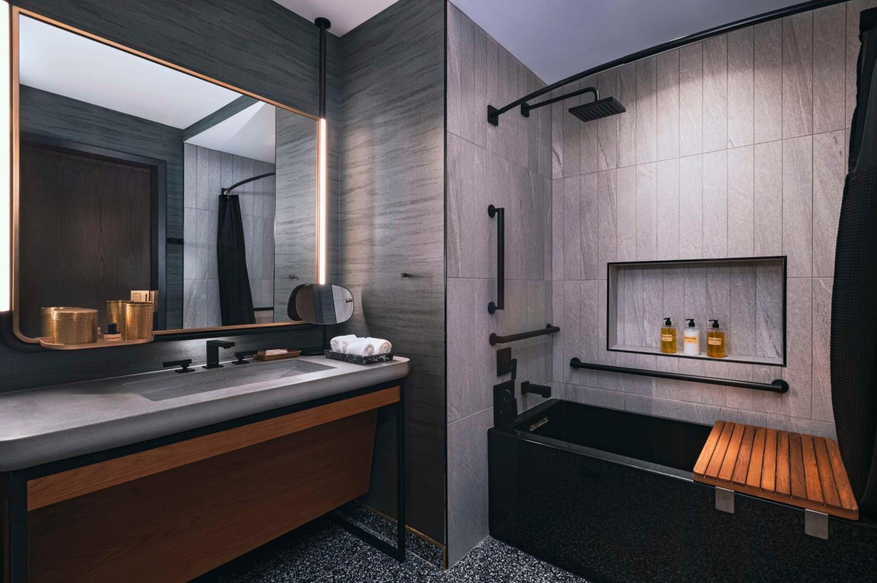 Queen Room with Two Queen Beds and tub - Disability access - Photo 5