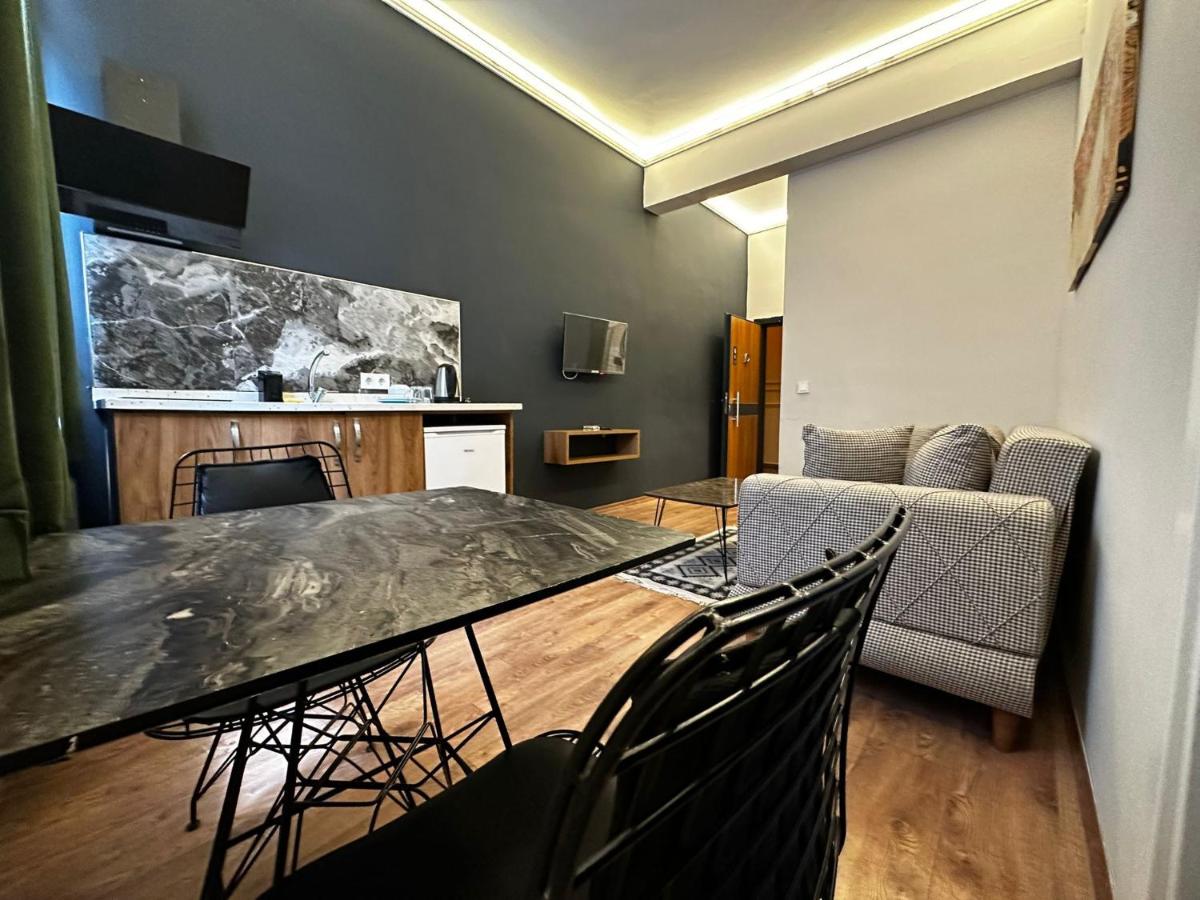 Family Room - Photo 2