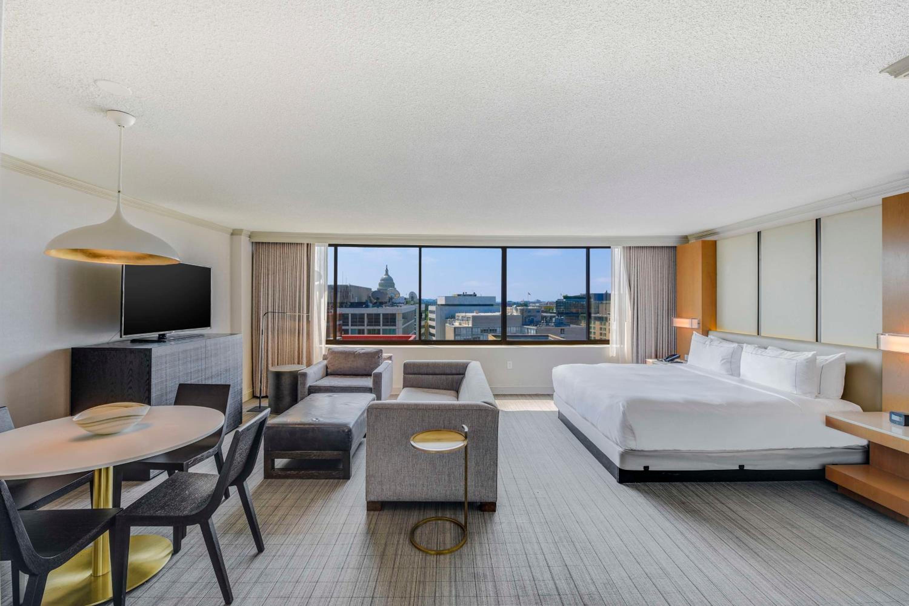 Deluxe King Room with View