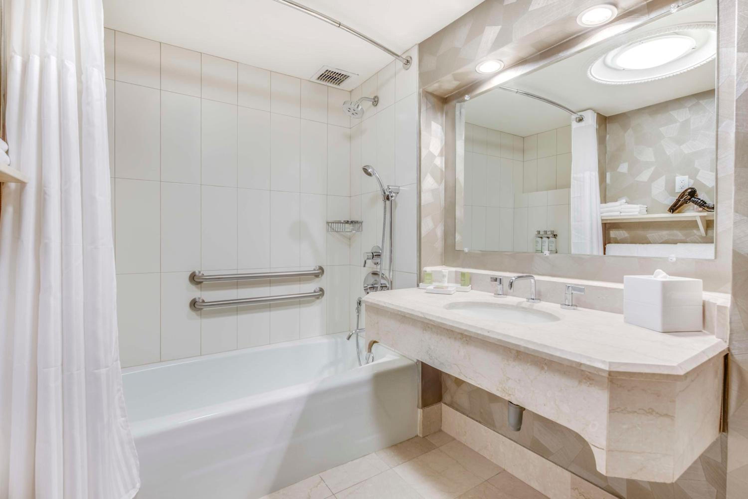 Double Room with Two Double Beds - Photo 3