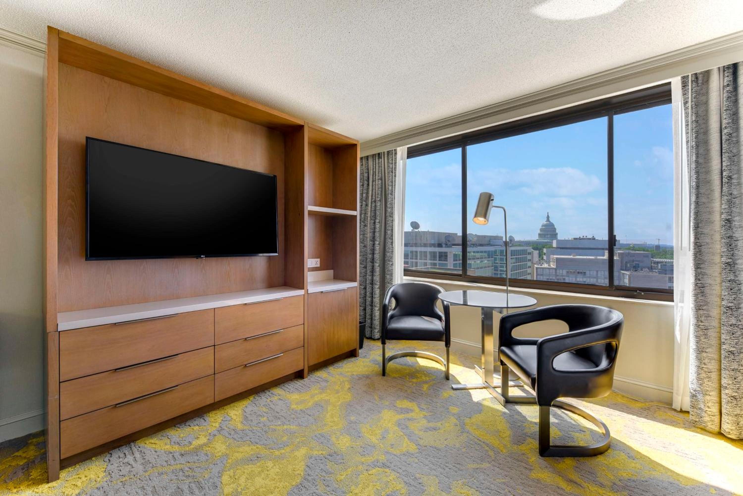 Double Room with Two Double Beds with View - Photo 5