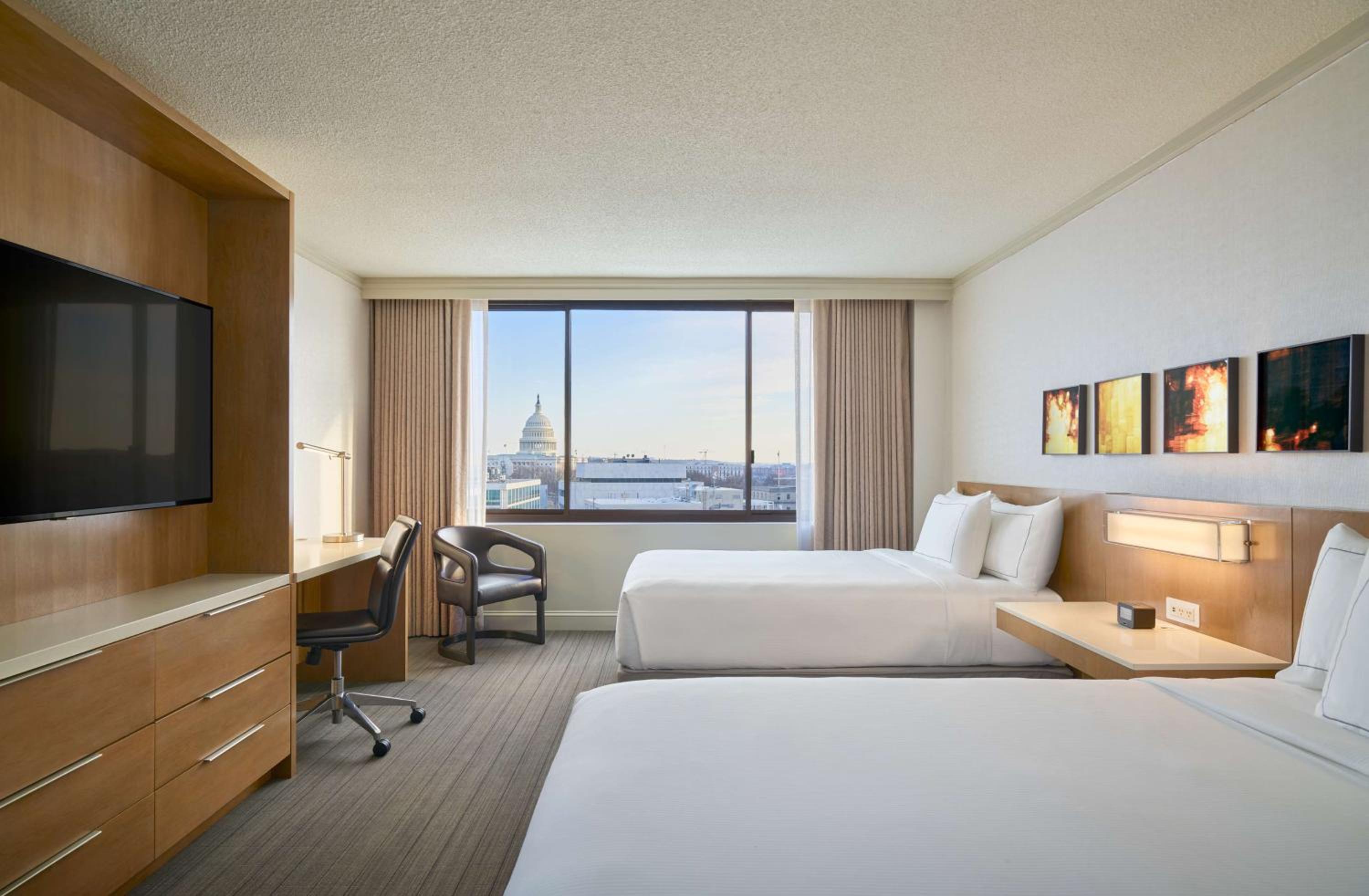 Double Room with Two Double Beds with View - Photo 6