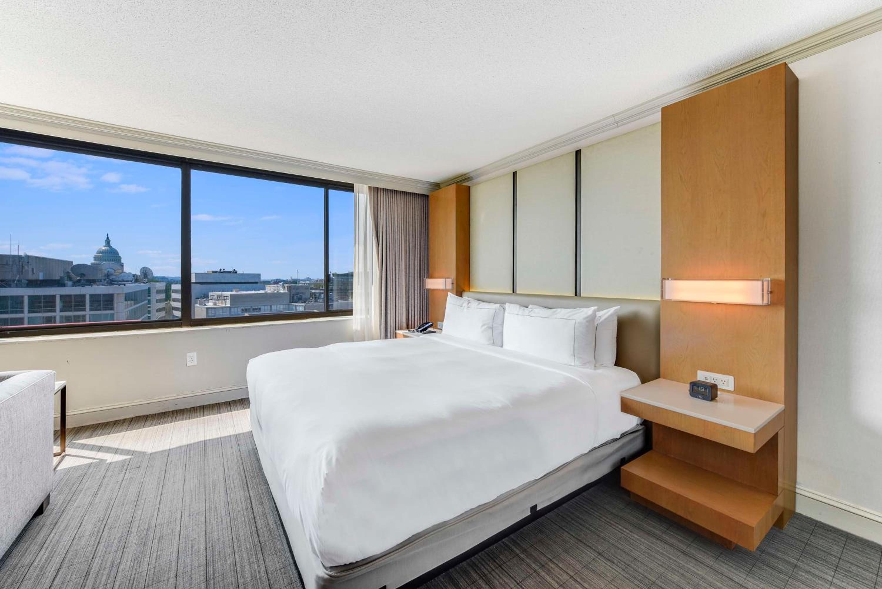 King Room with View - Photo 2