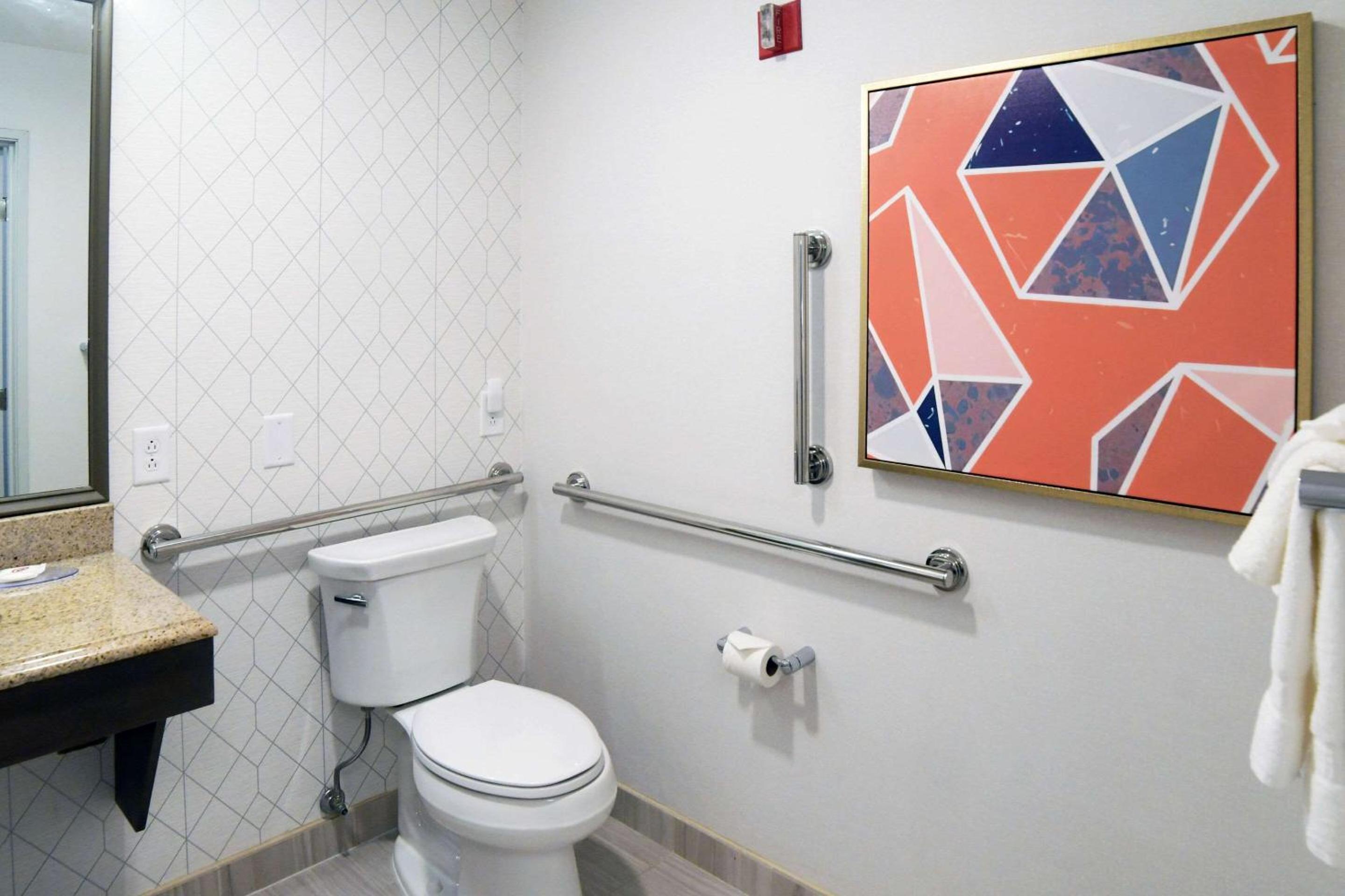 King Suite - Accessible/Non Smoking - Photo 2