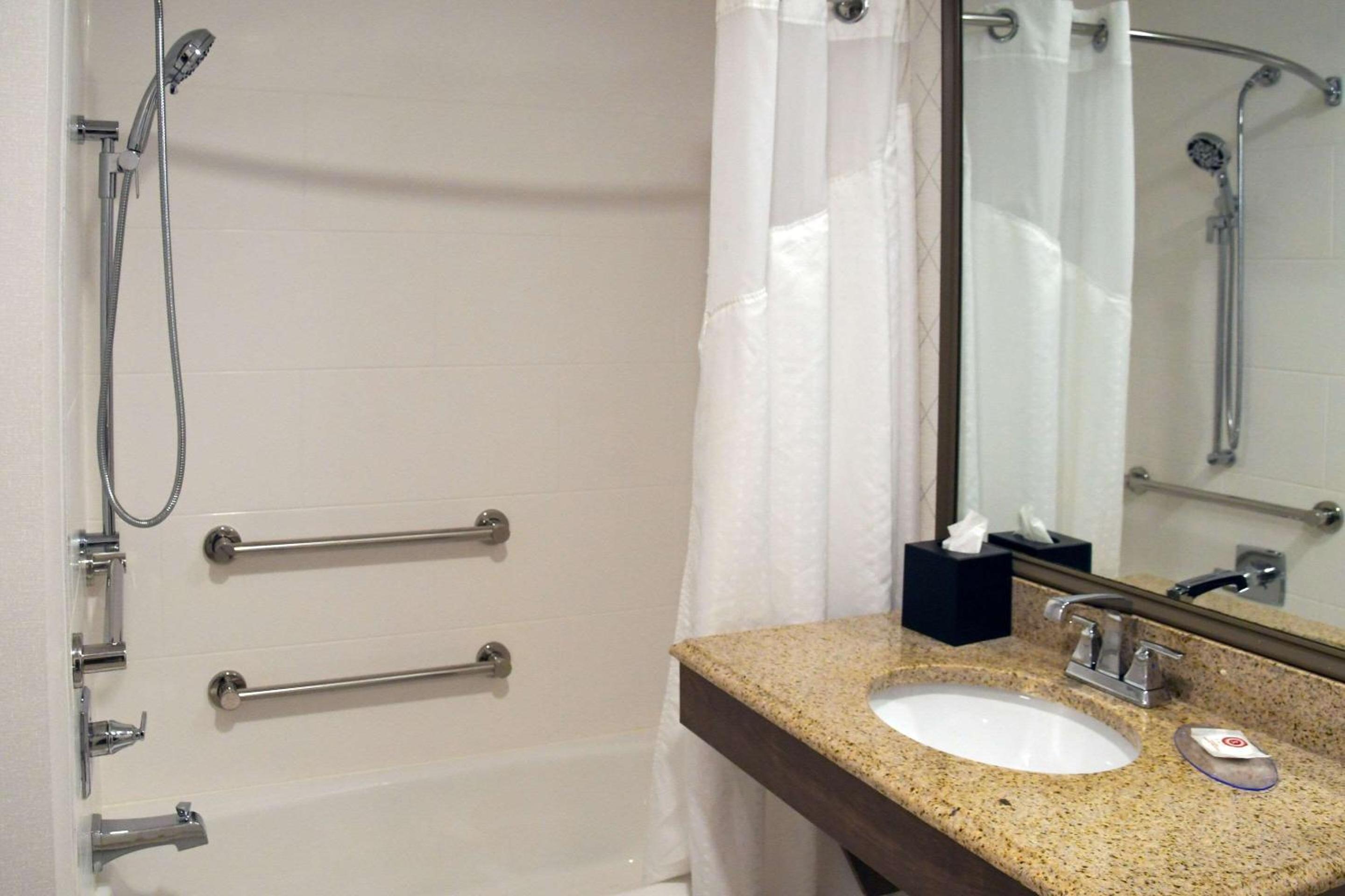 King Suite - Accessible/Non Smoking - Photo 4
