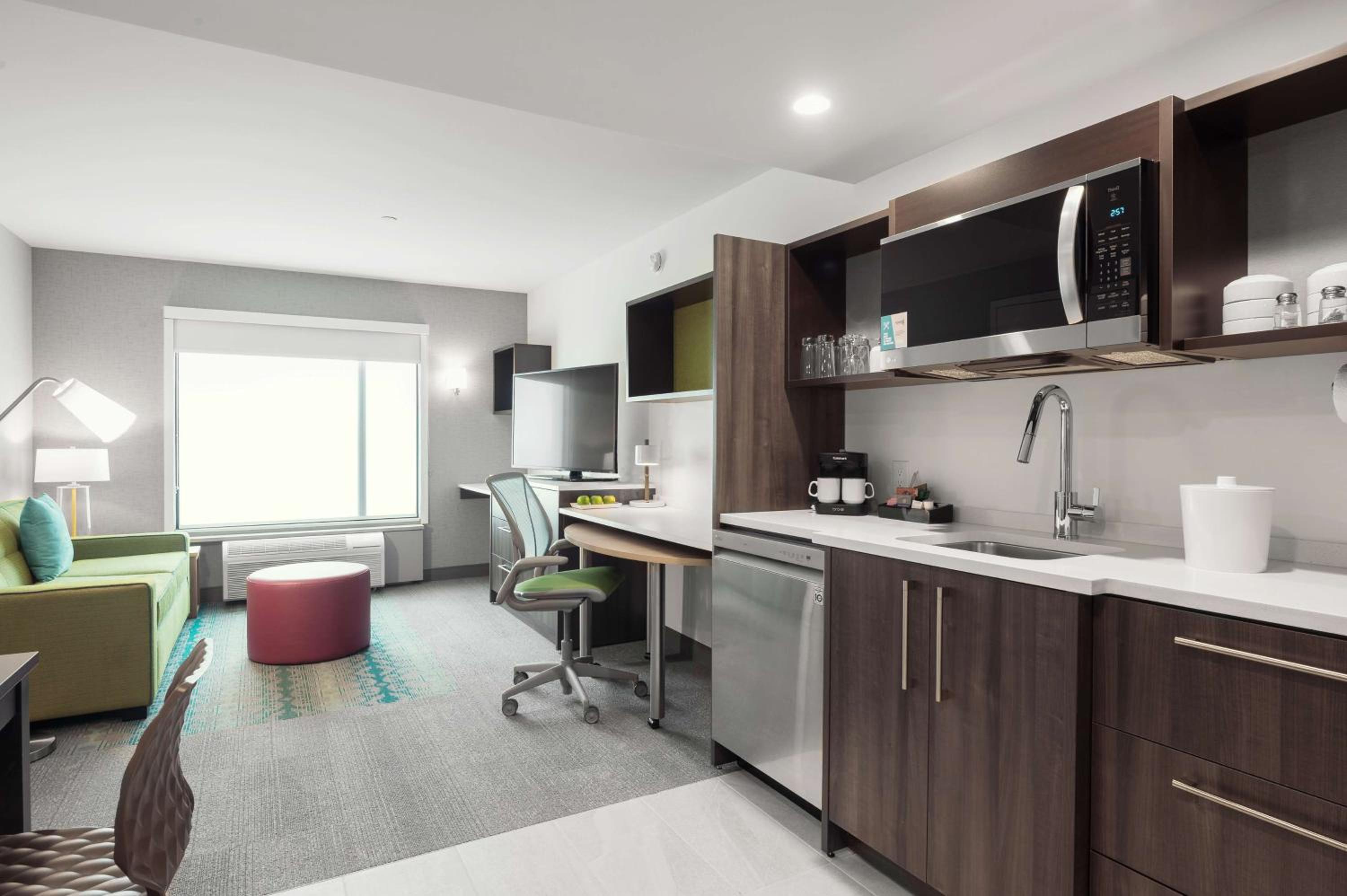 One-Bedroom King Suite thumbnail 5