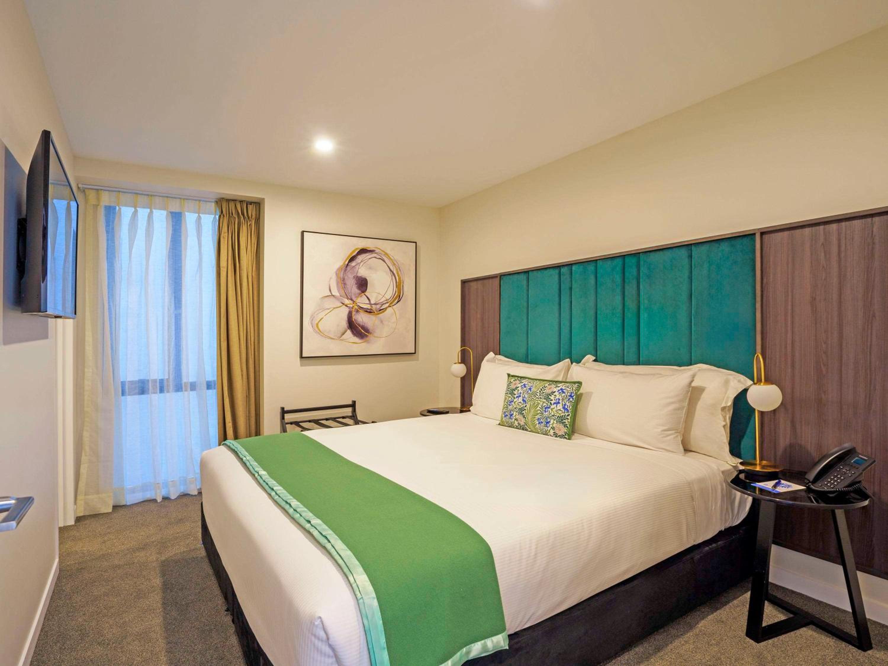 Deluxe One Bedroom with One King Bed
