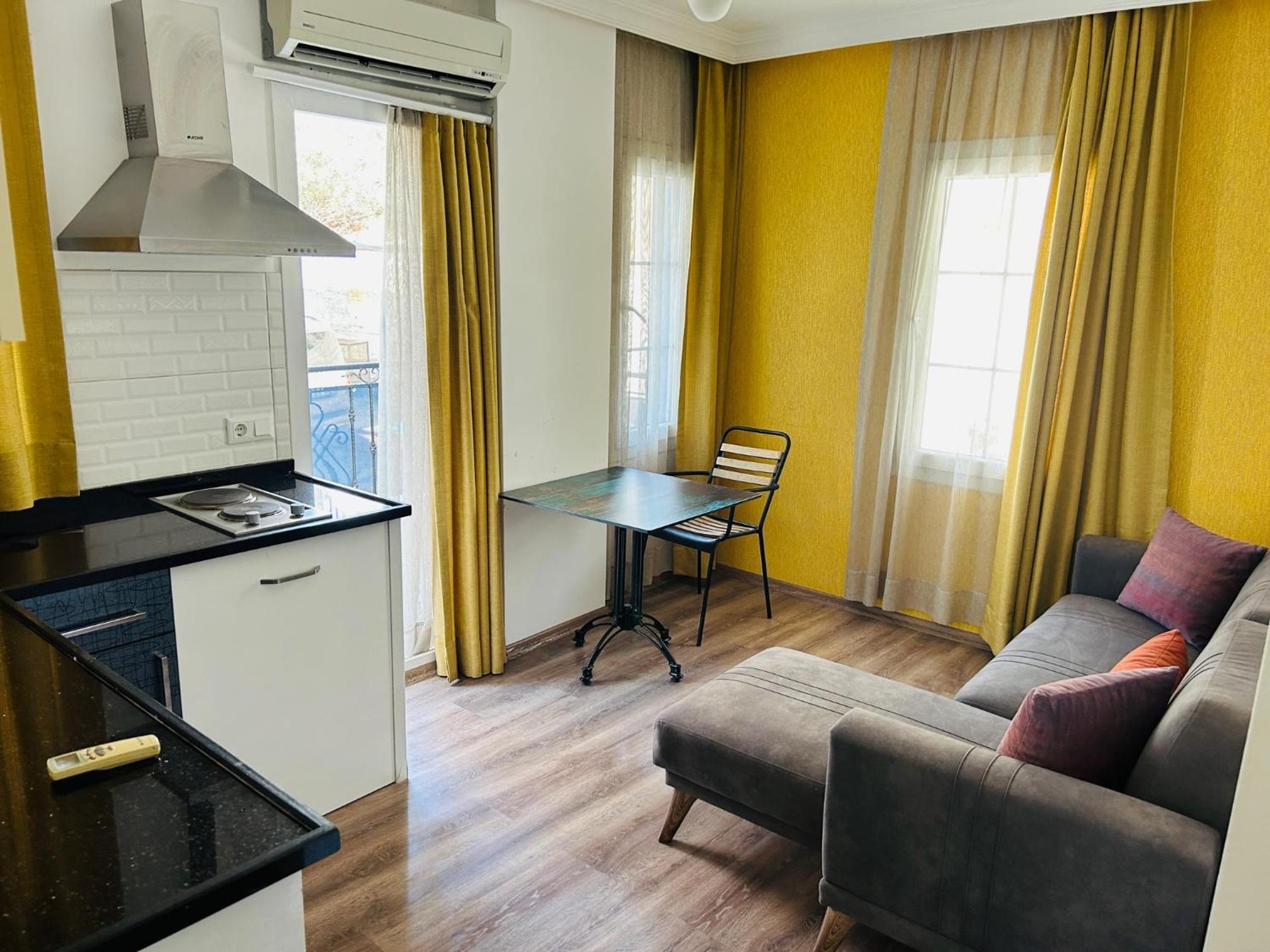 Apartment with Balcony - Photo 3