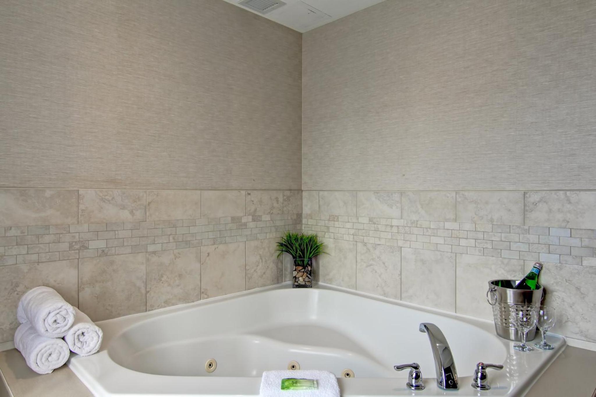 King Suite - Photo 8