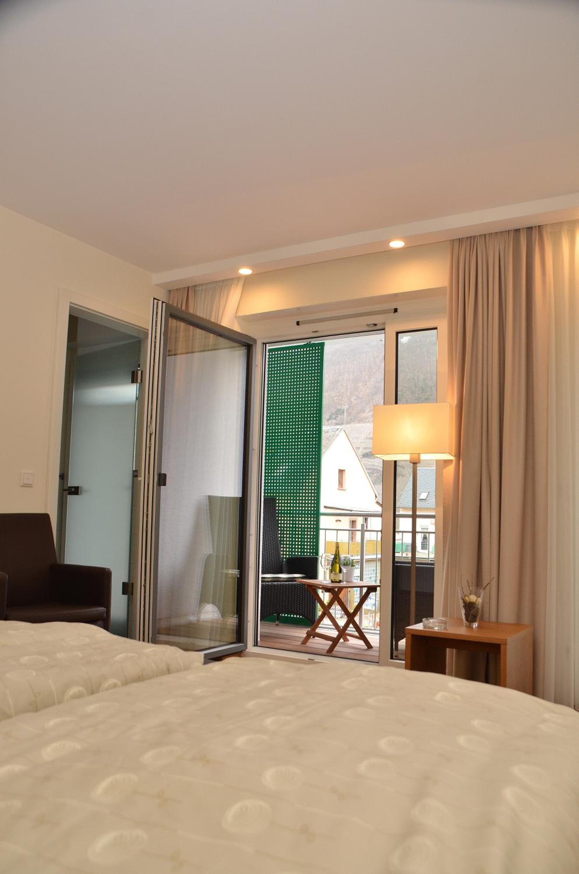 Double Room with Balcony - Photo 6