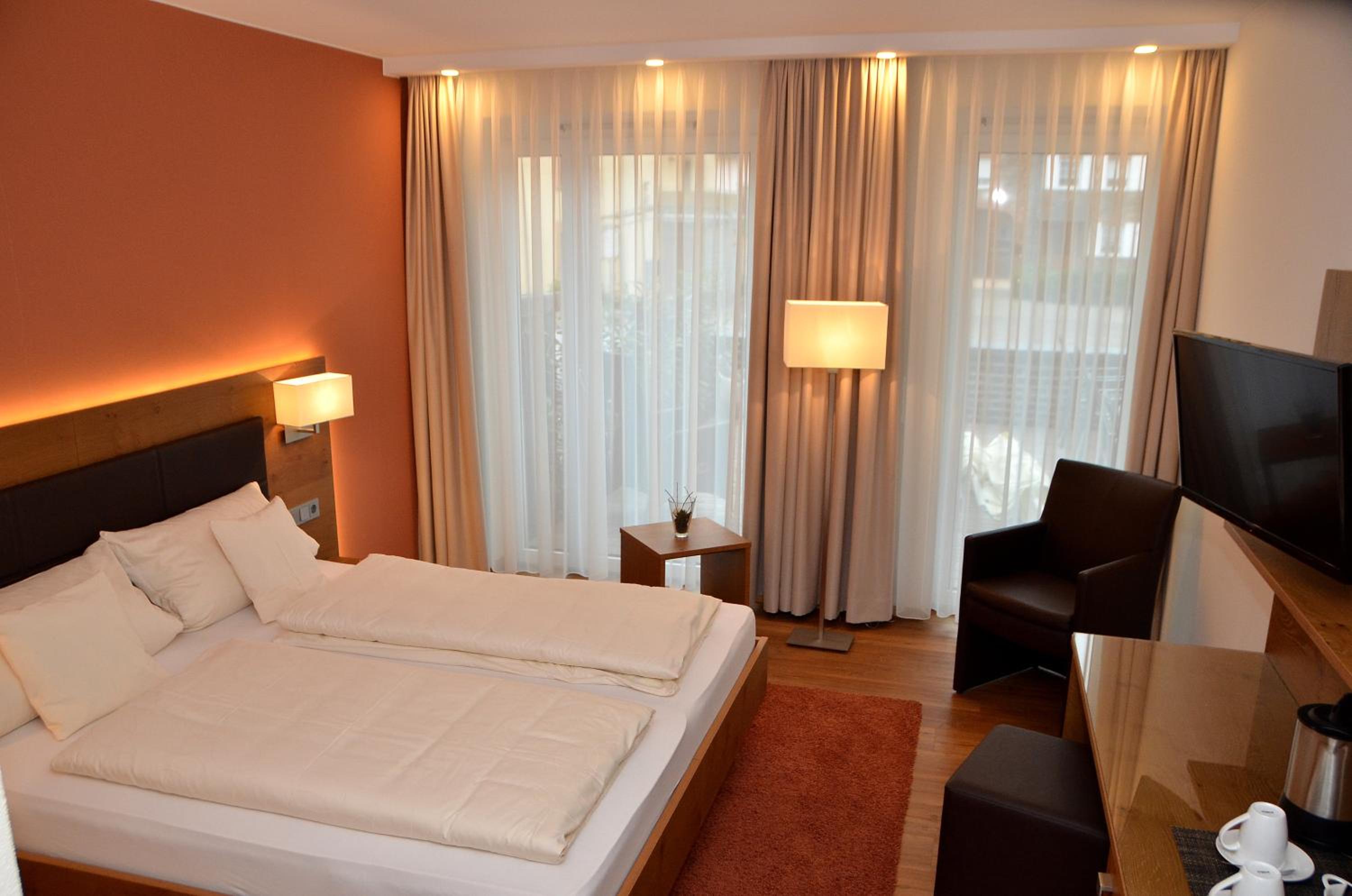 Double Room with Balcony - Photo 5