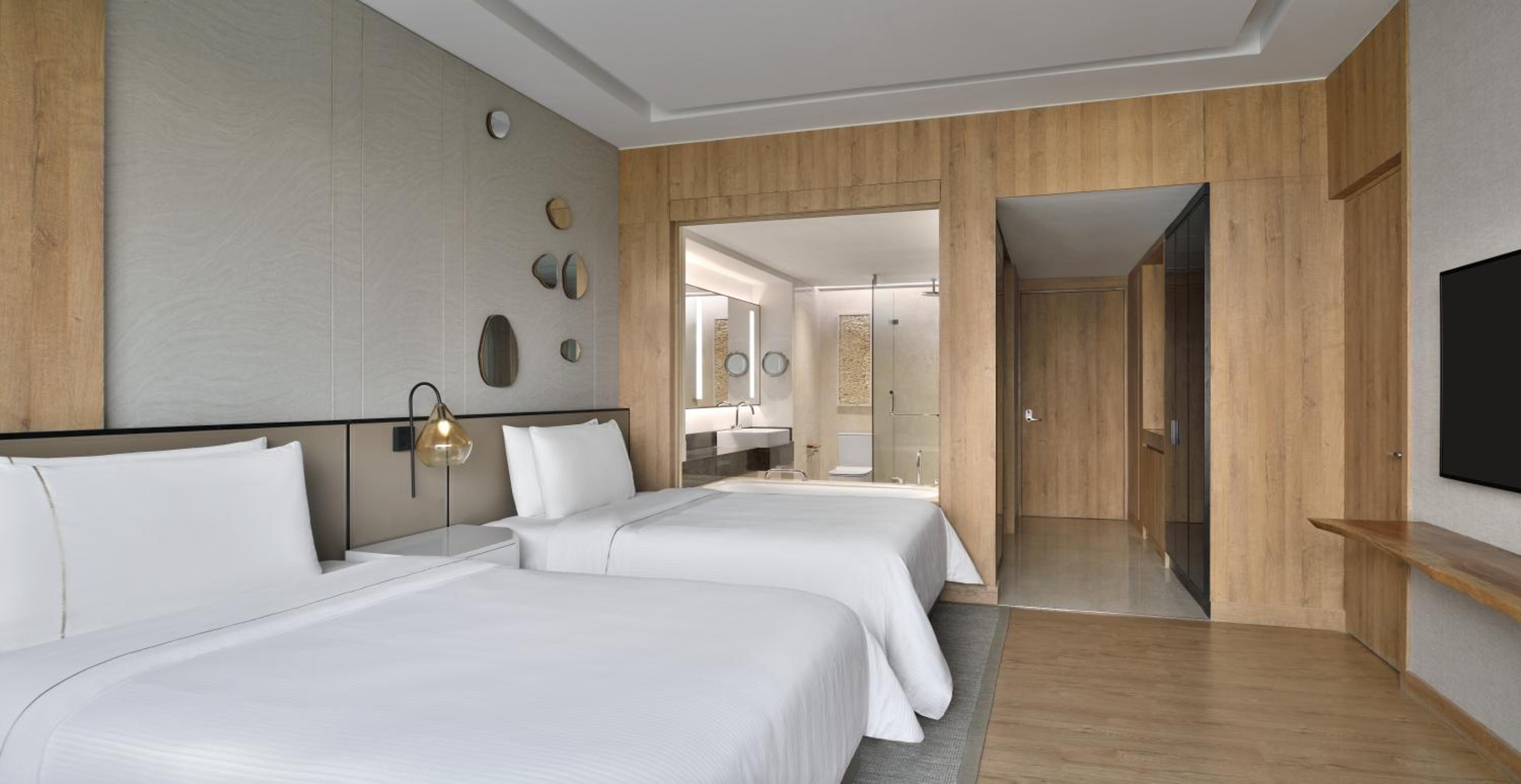 Club Larger Guest Room, 2 Double Bed - Lake view - Photo 1