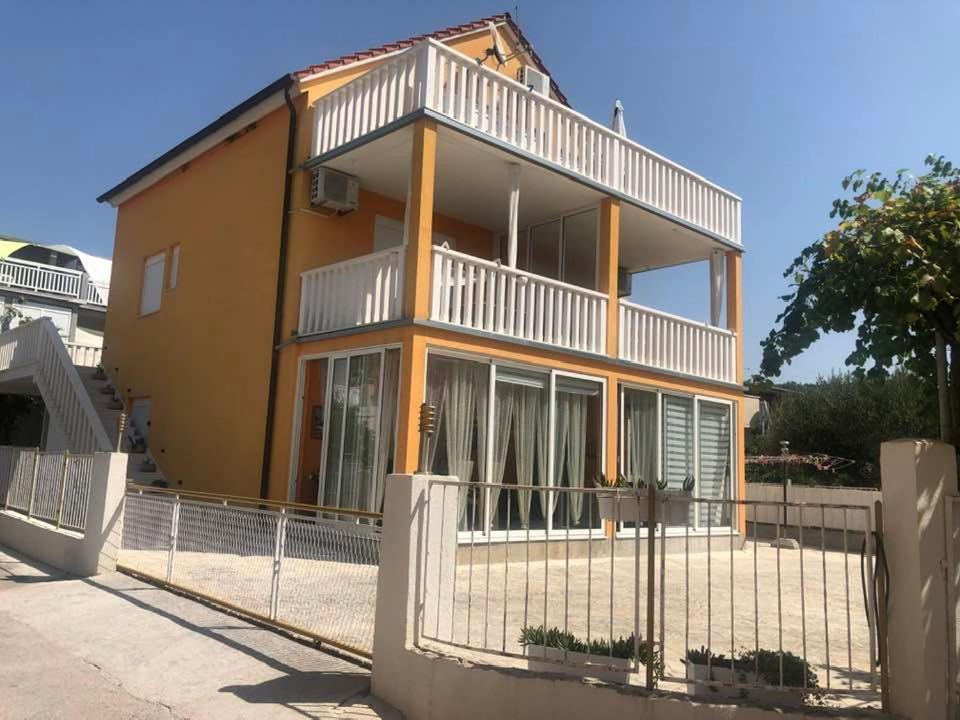Apartment with Sea View - Photo 4