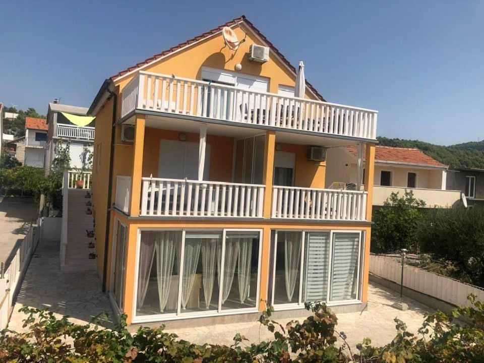 Apartment with Sea View - Photo 3