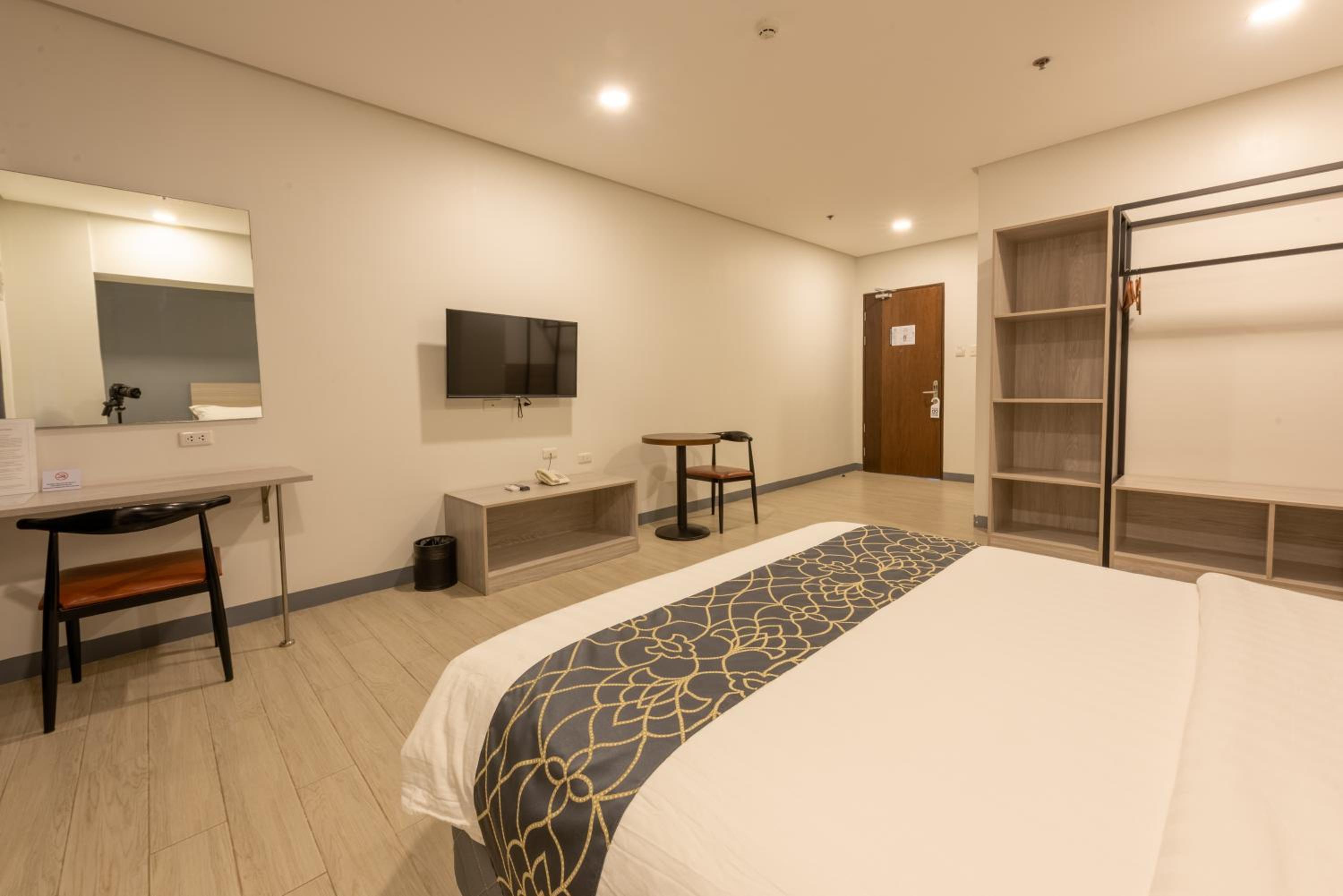 Deluxe Room - Photo 3