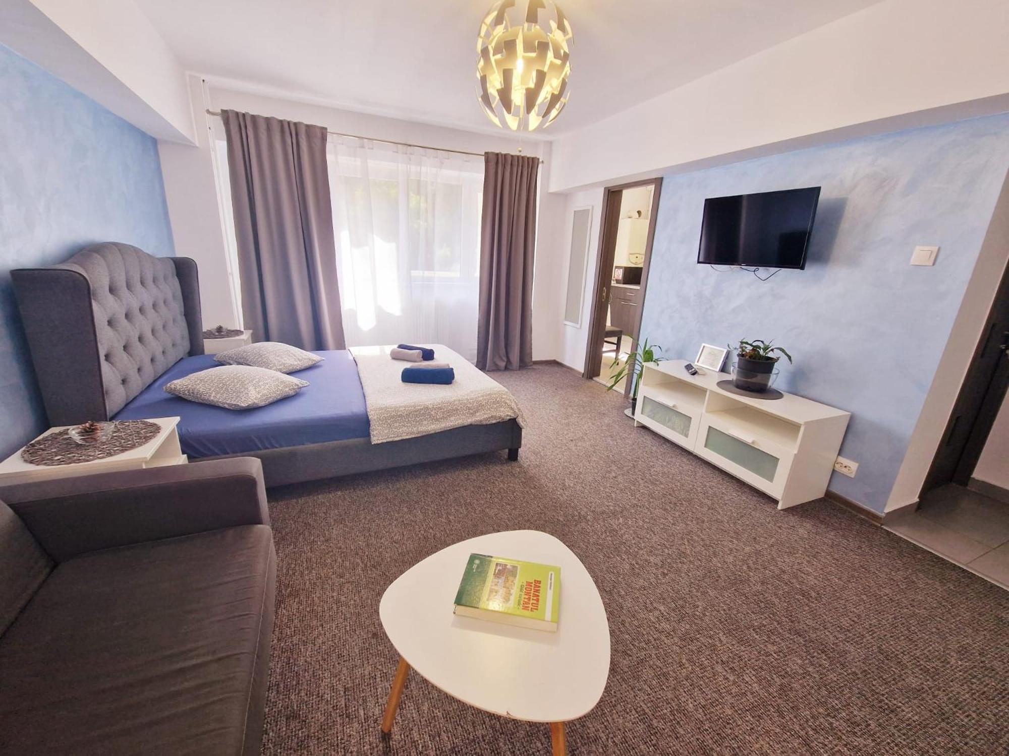 Studio Apartment with Balcony photo 1