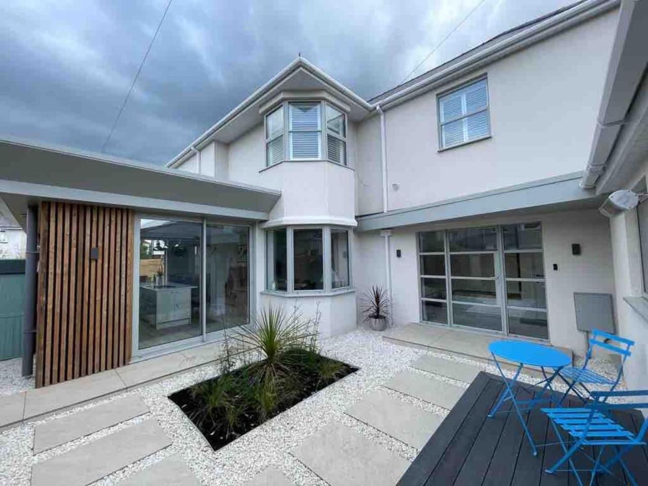 Three-Bedroom House photo 2