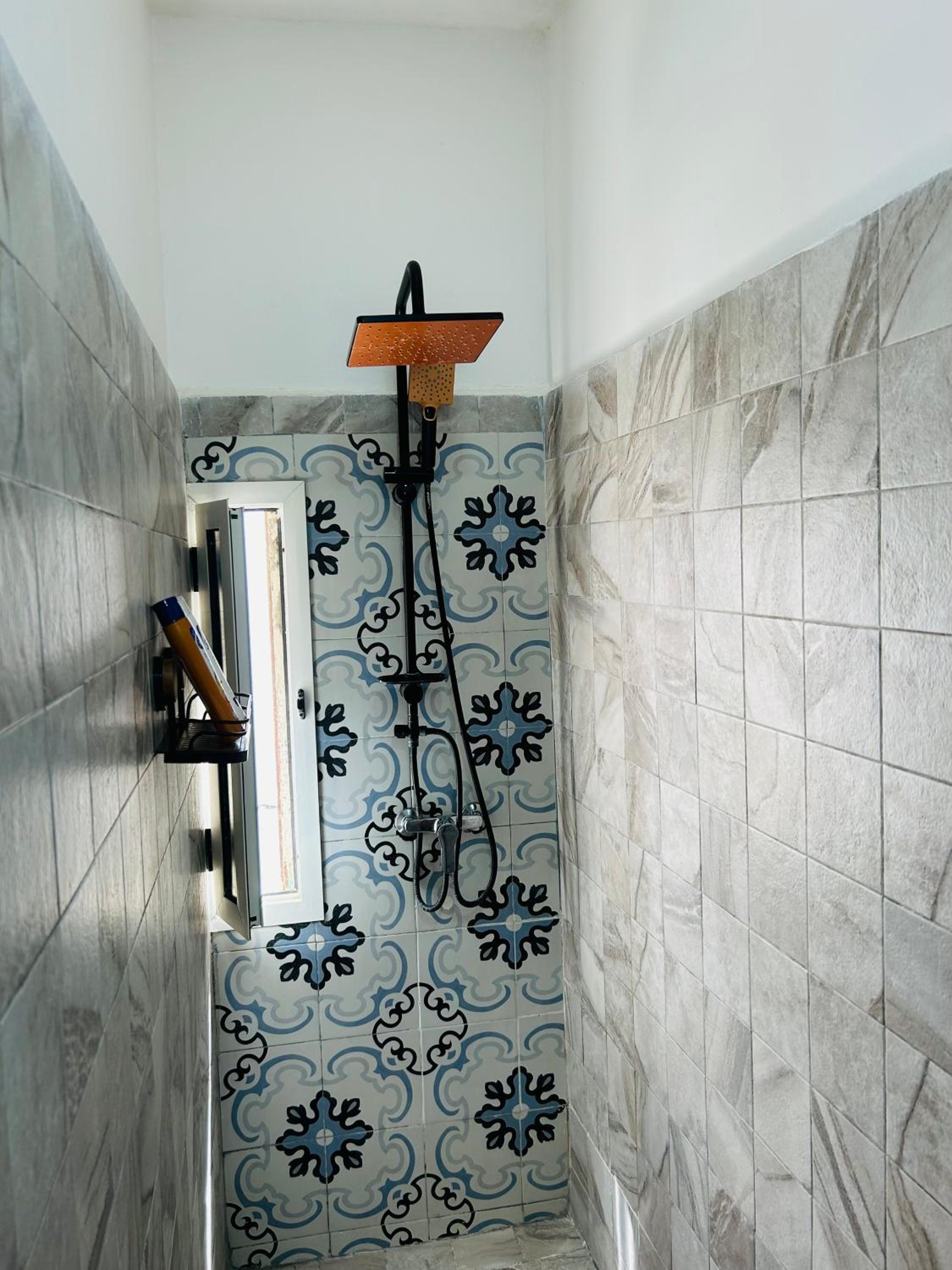 Quadruple Room with Bathroom - Photo 12