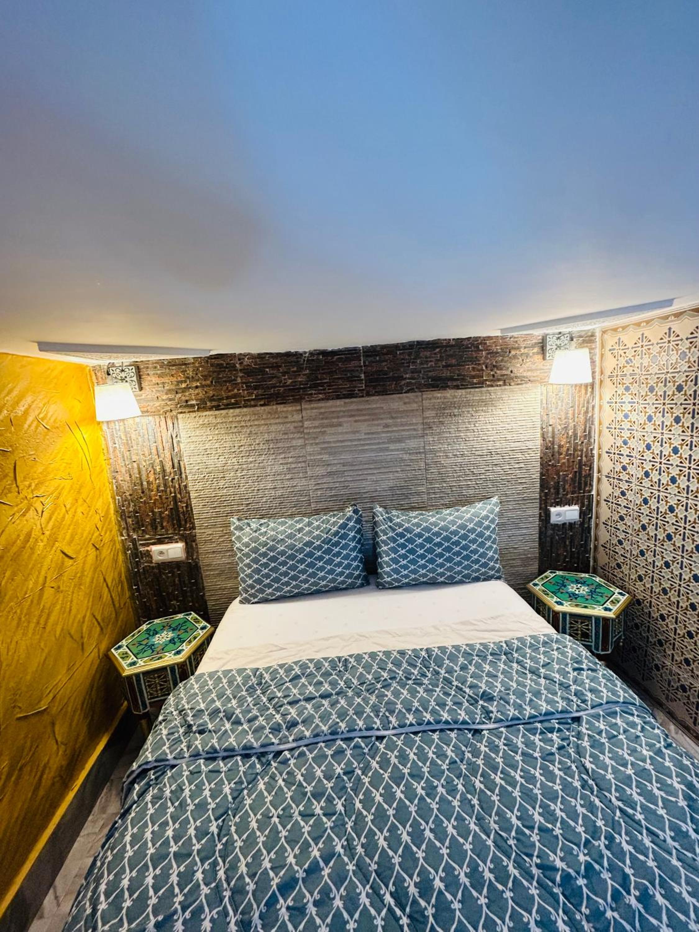 Quadruple Room with Bathroom - Photo 4