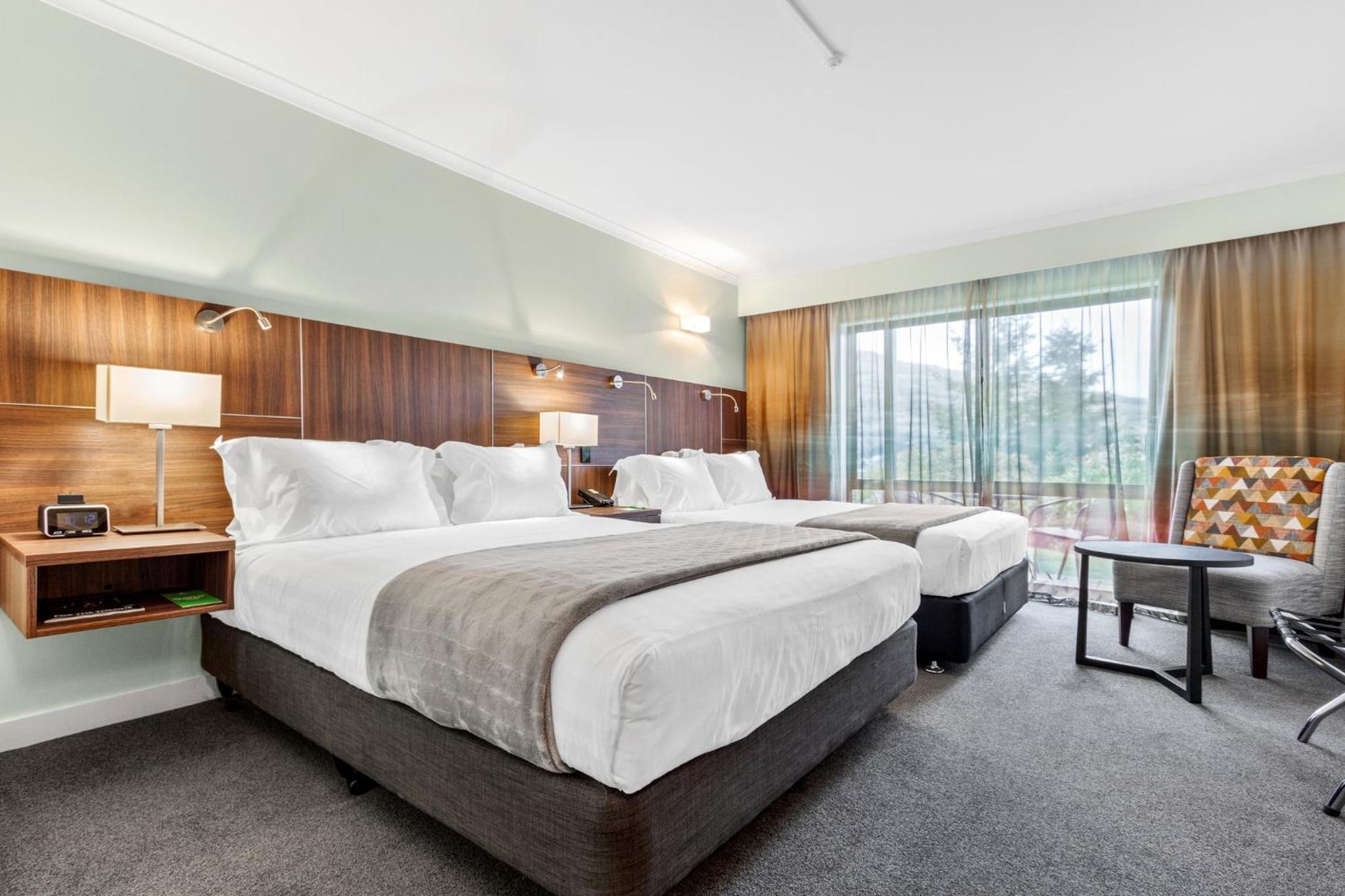Premium Room with Lake View - Photo 7