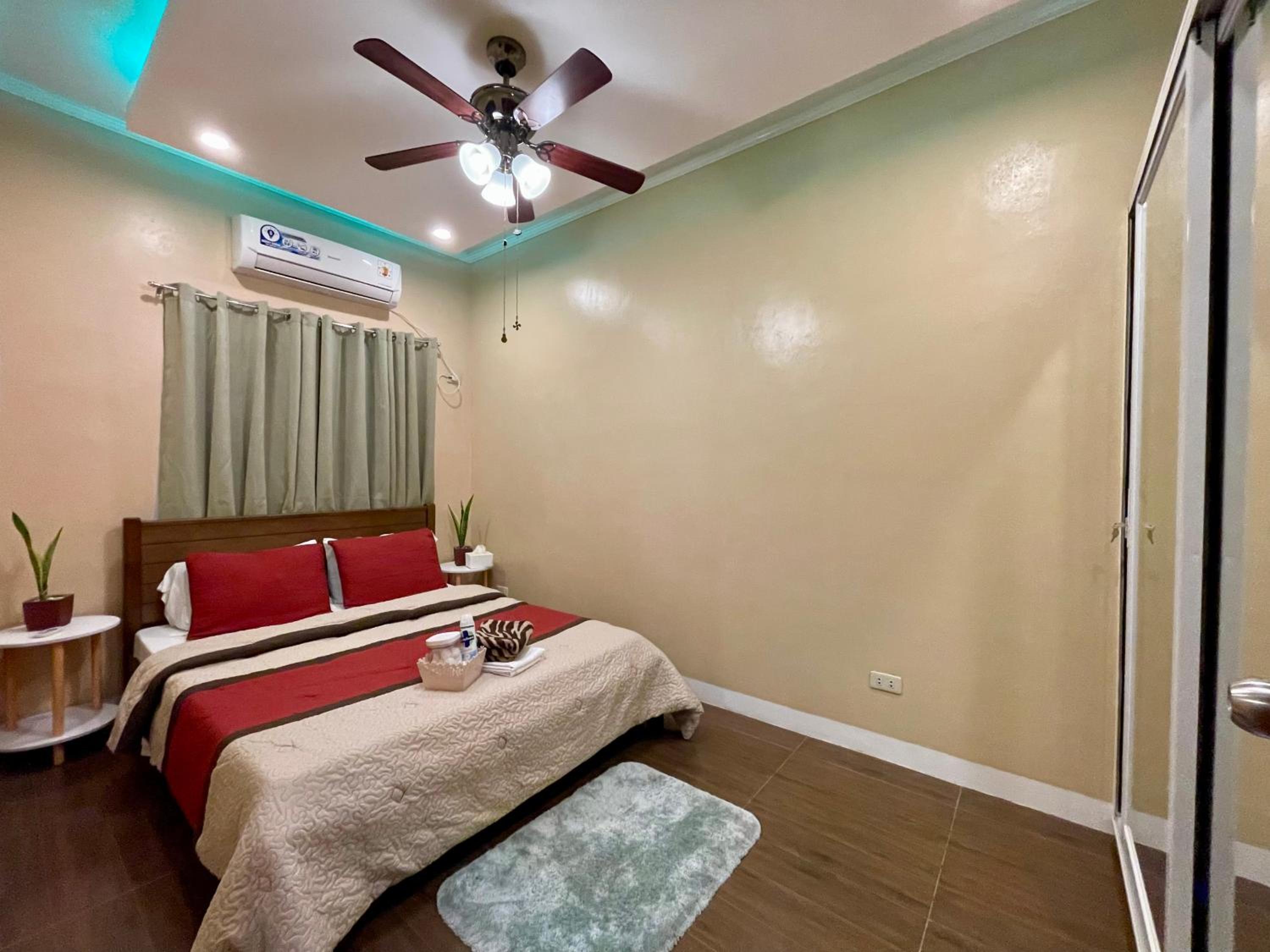 One-Bedroom Apartment - Photo 1