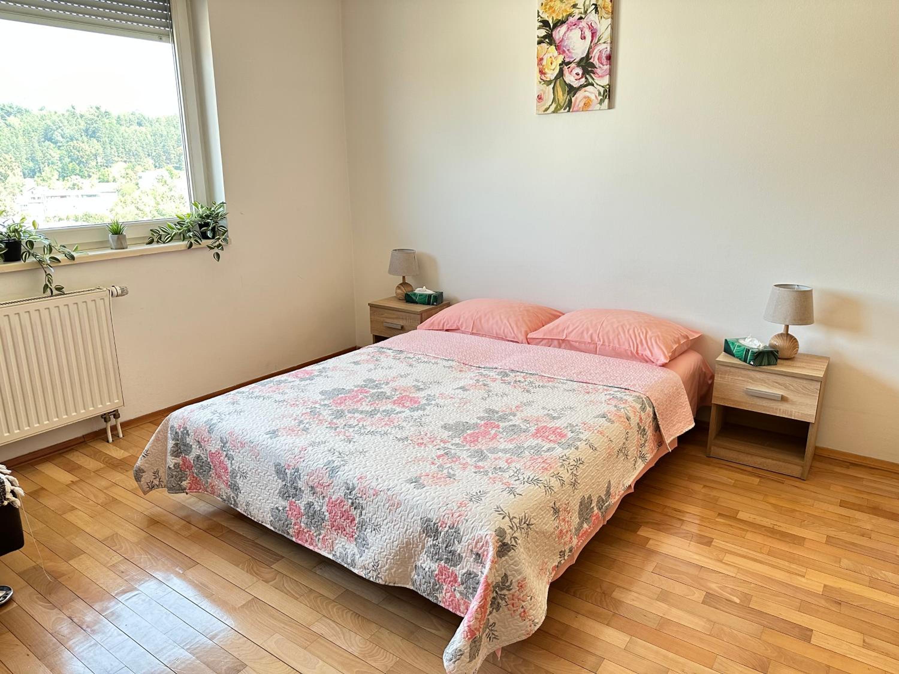 One-Bedroom Apartment photo 1