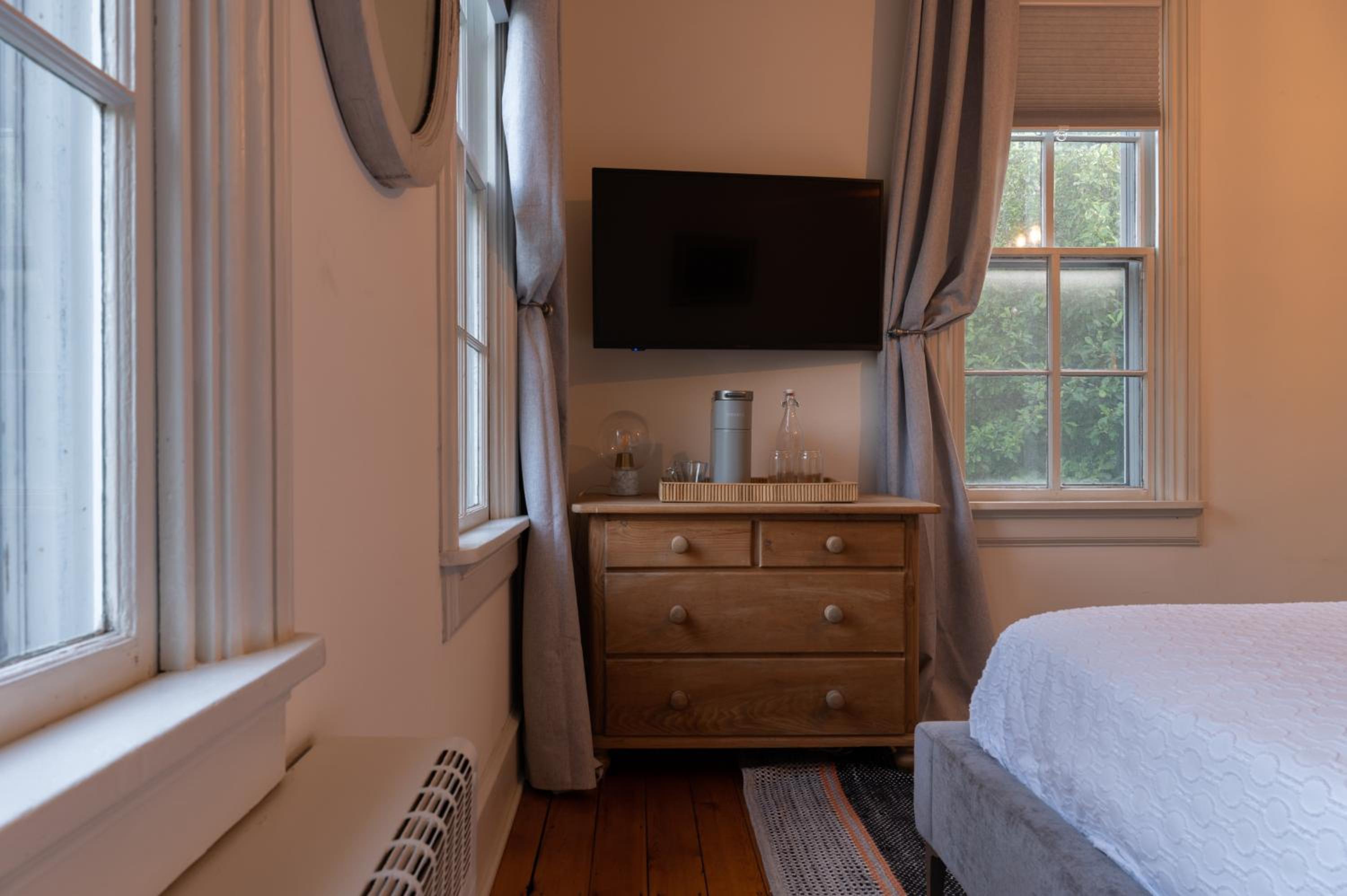 Standard King Room photo 2