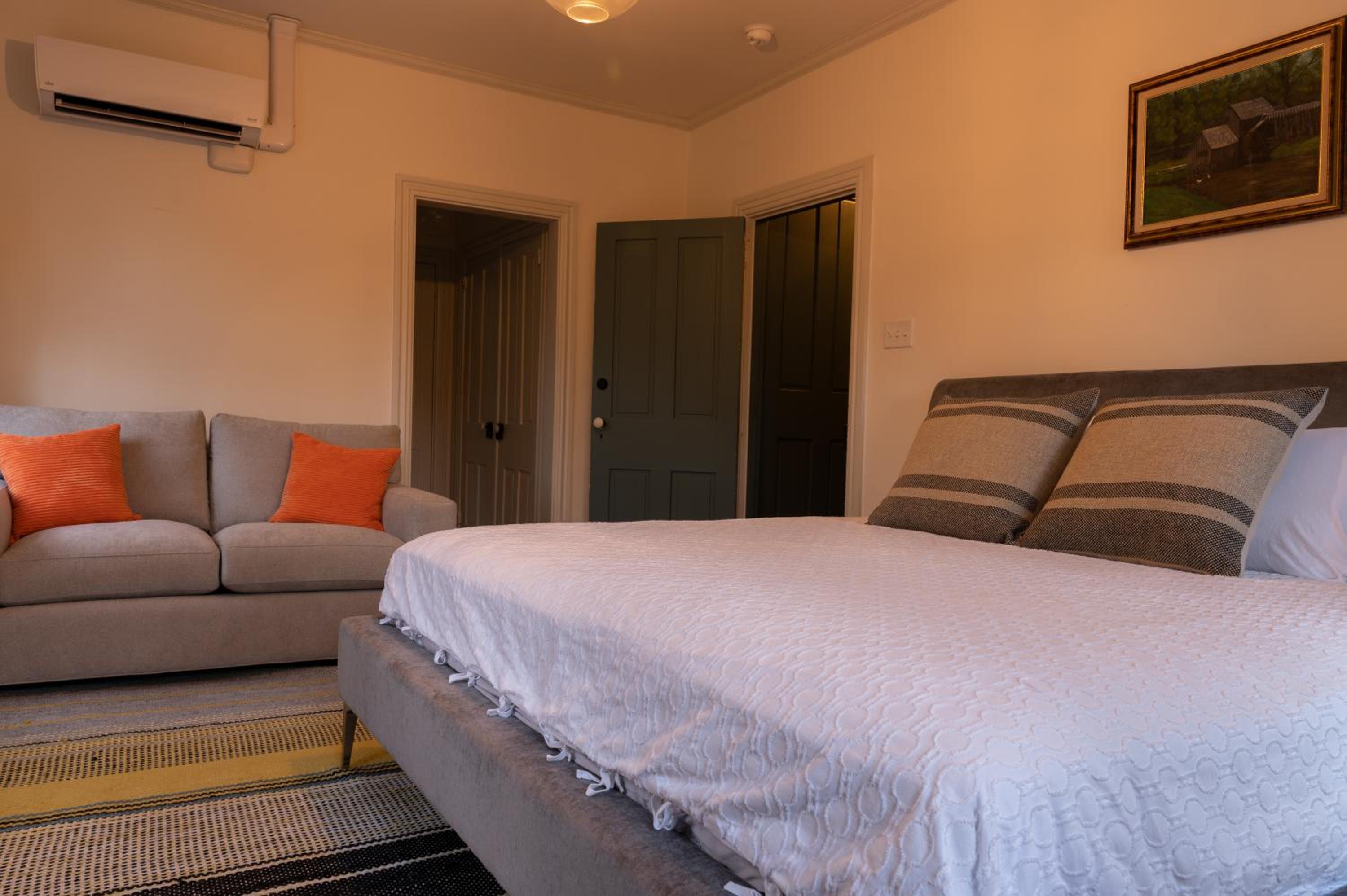 Standard King Room photo 3