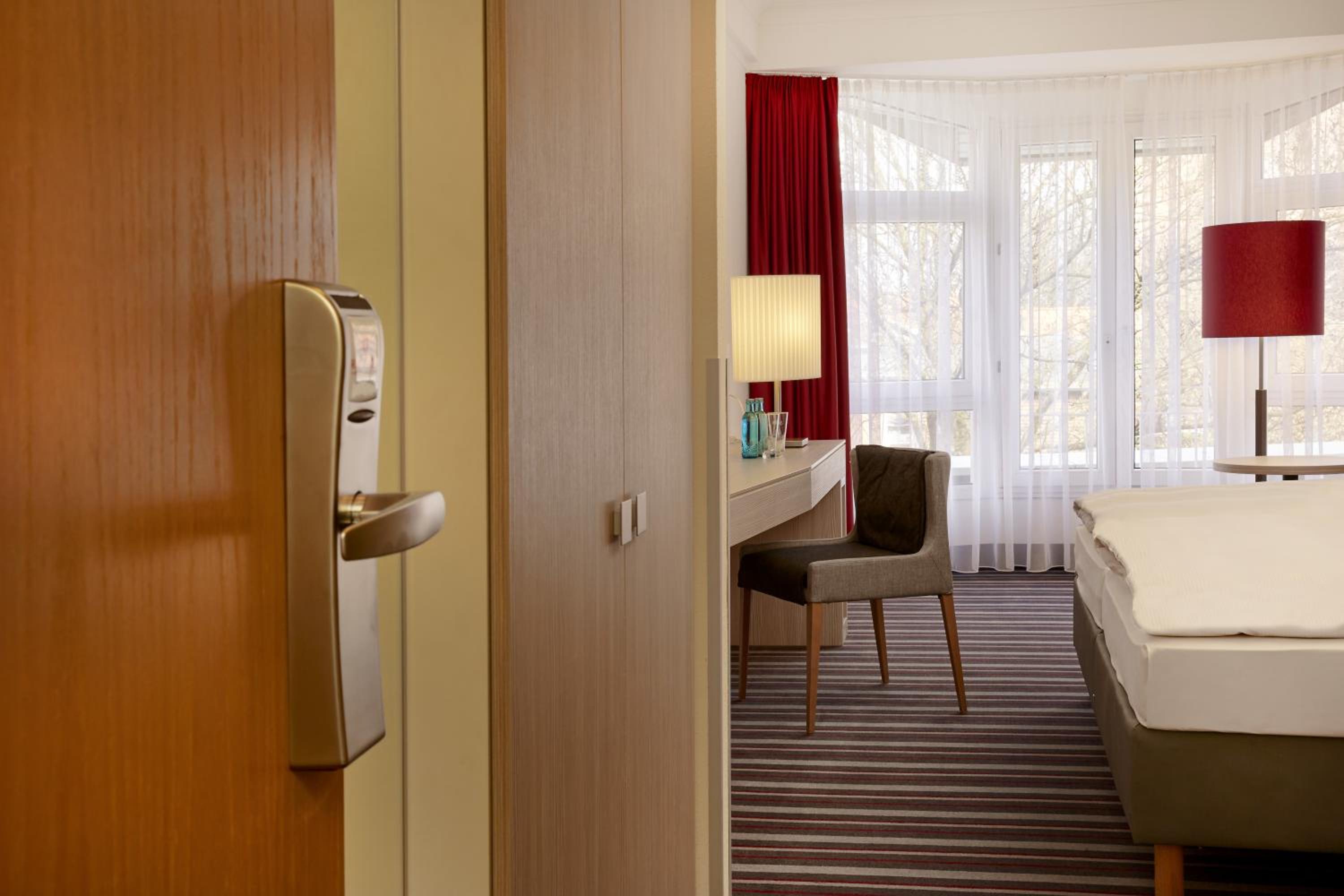 Standard Double Room - Photo 7