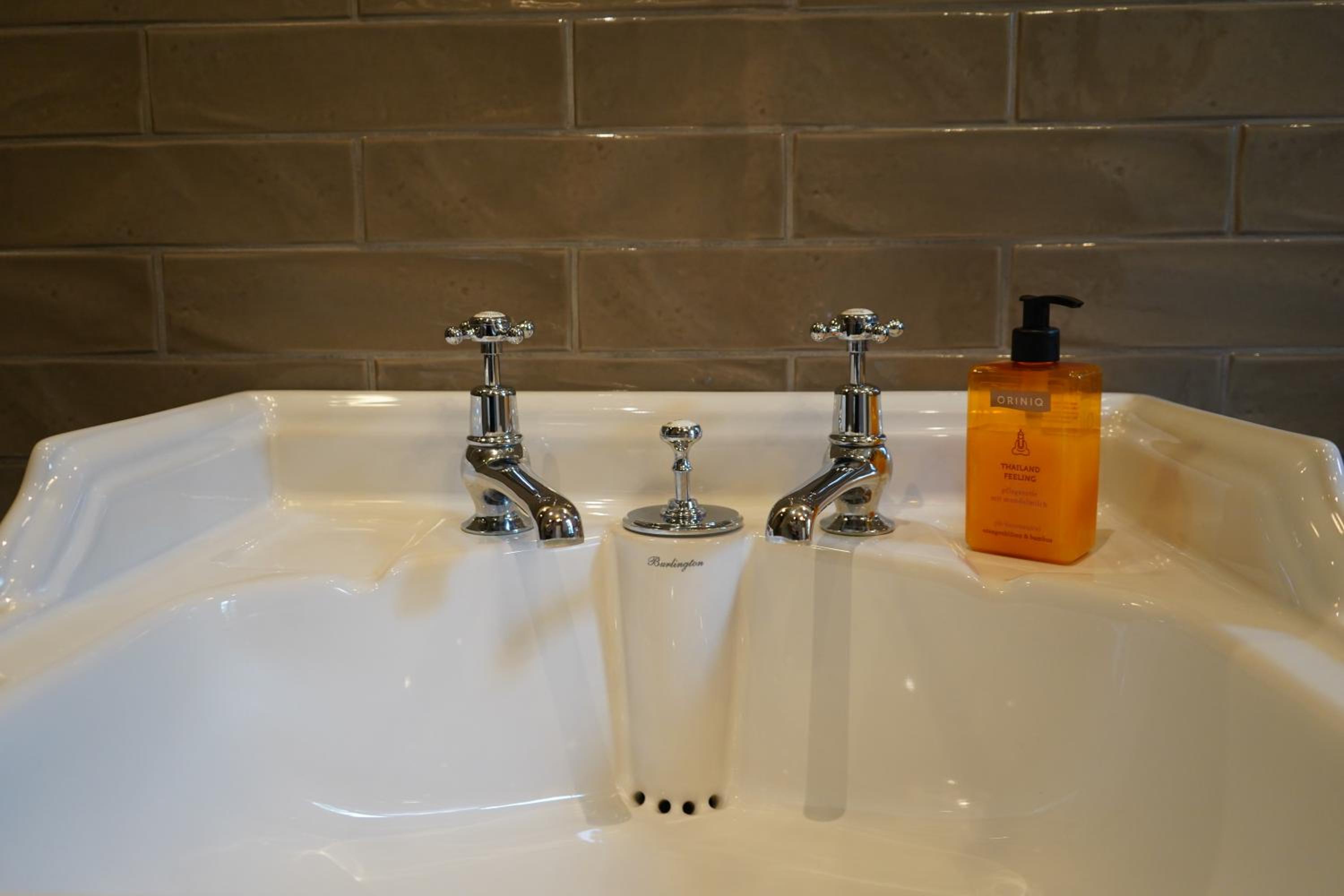 Deluxe Junior Suite - Photo 2