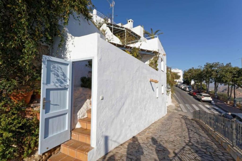 Apartment with Sea View photo 2