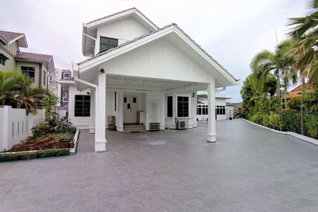 Four-Bedroom House photo 1