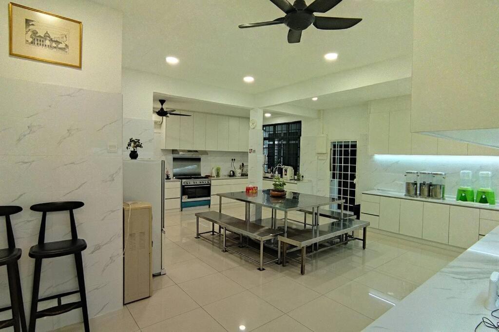 Four-Bedroom House photo 2