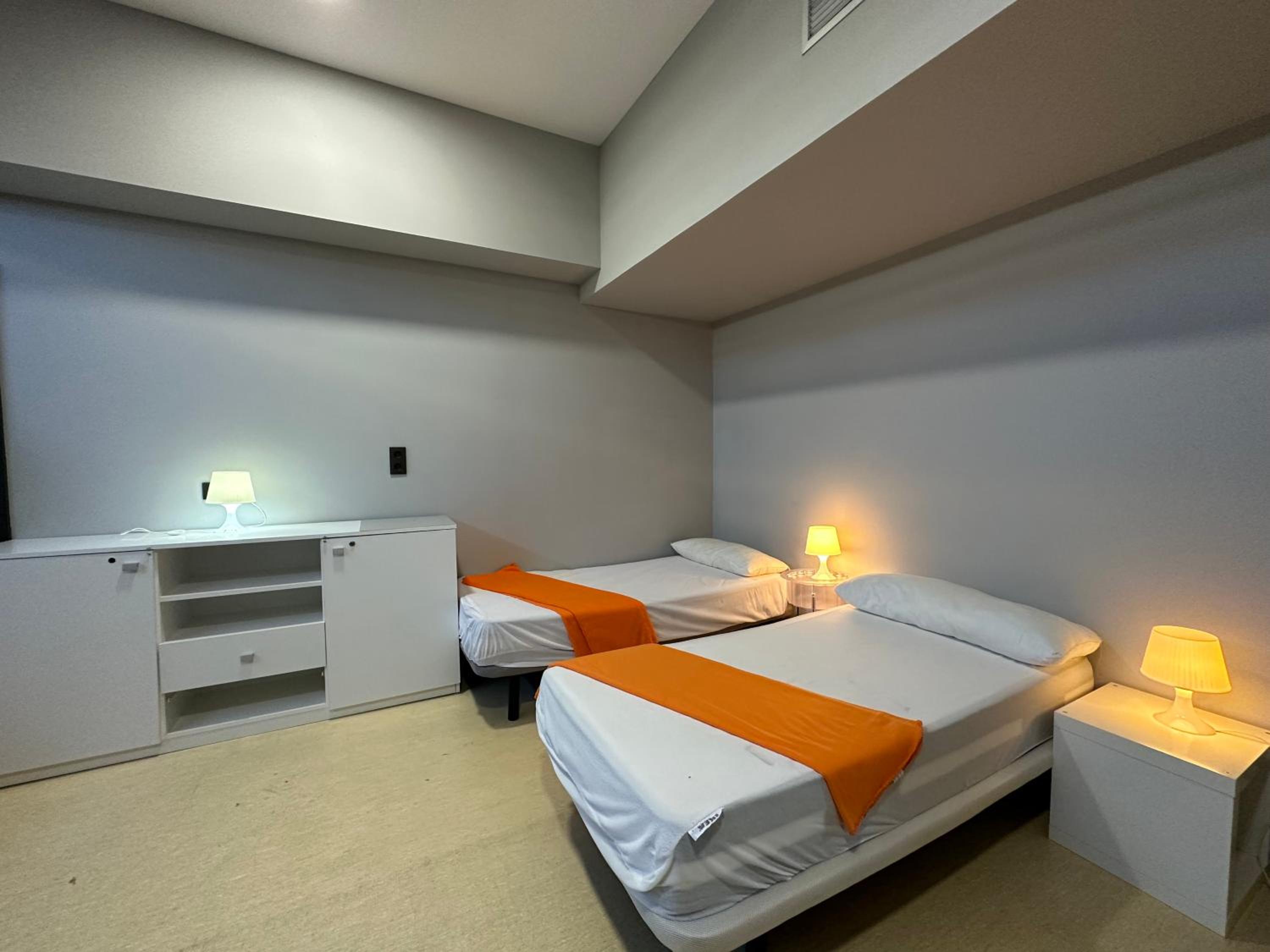 Family Room with Private Bathroom - Photo 3