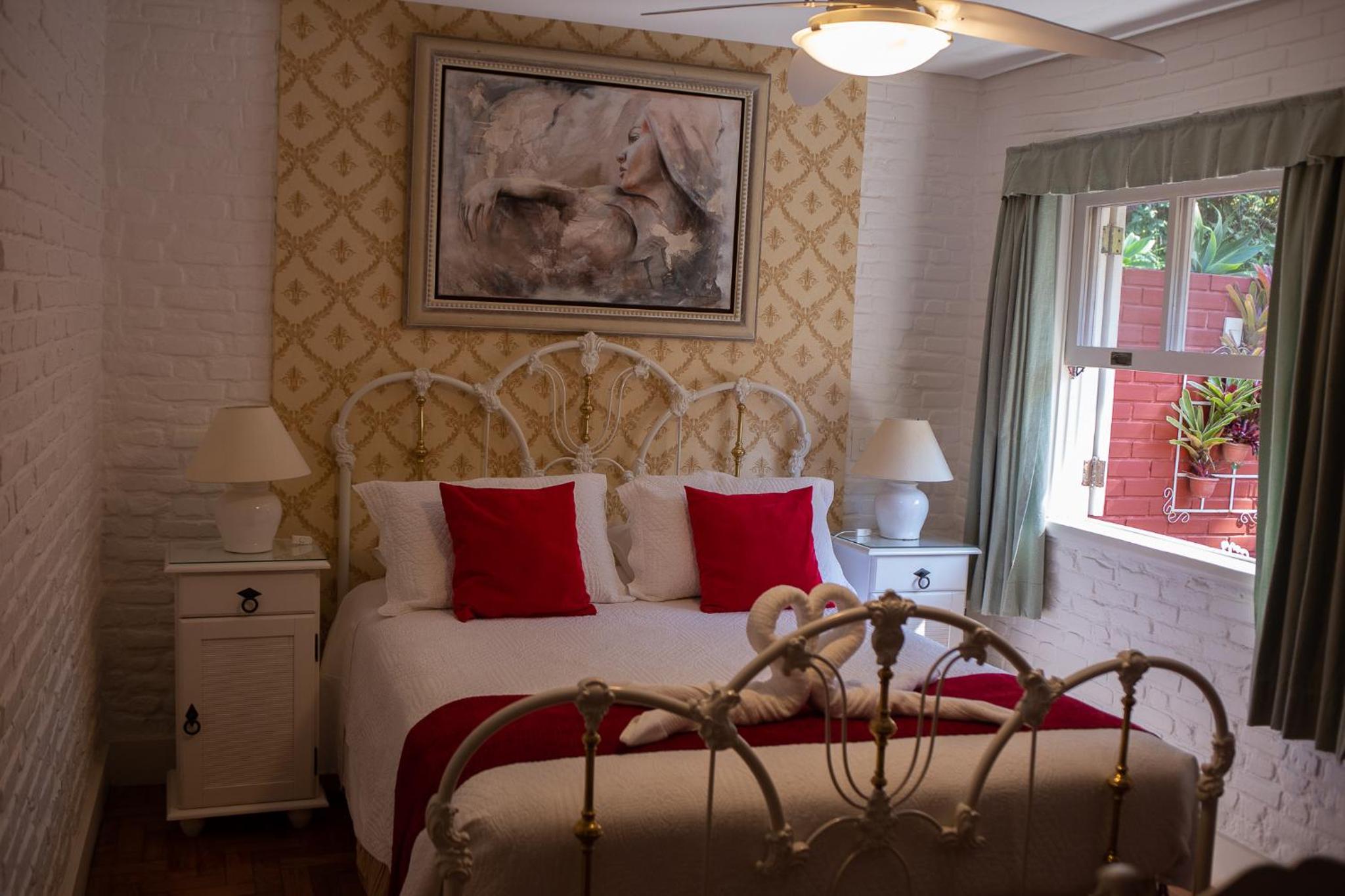 Deluxe Queen Suite photo 2