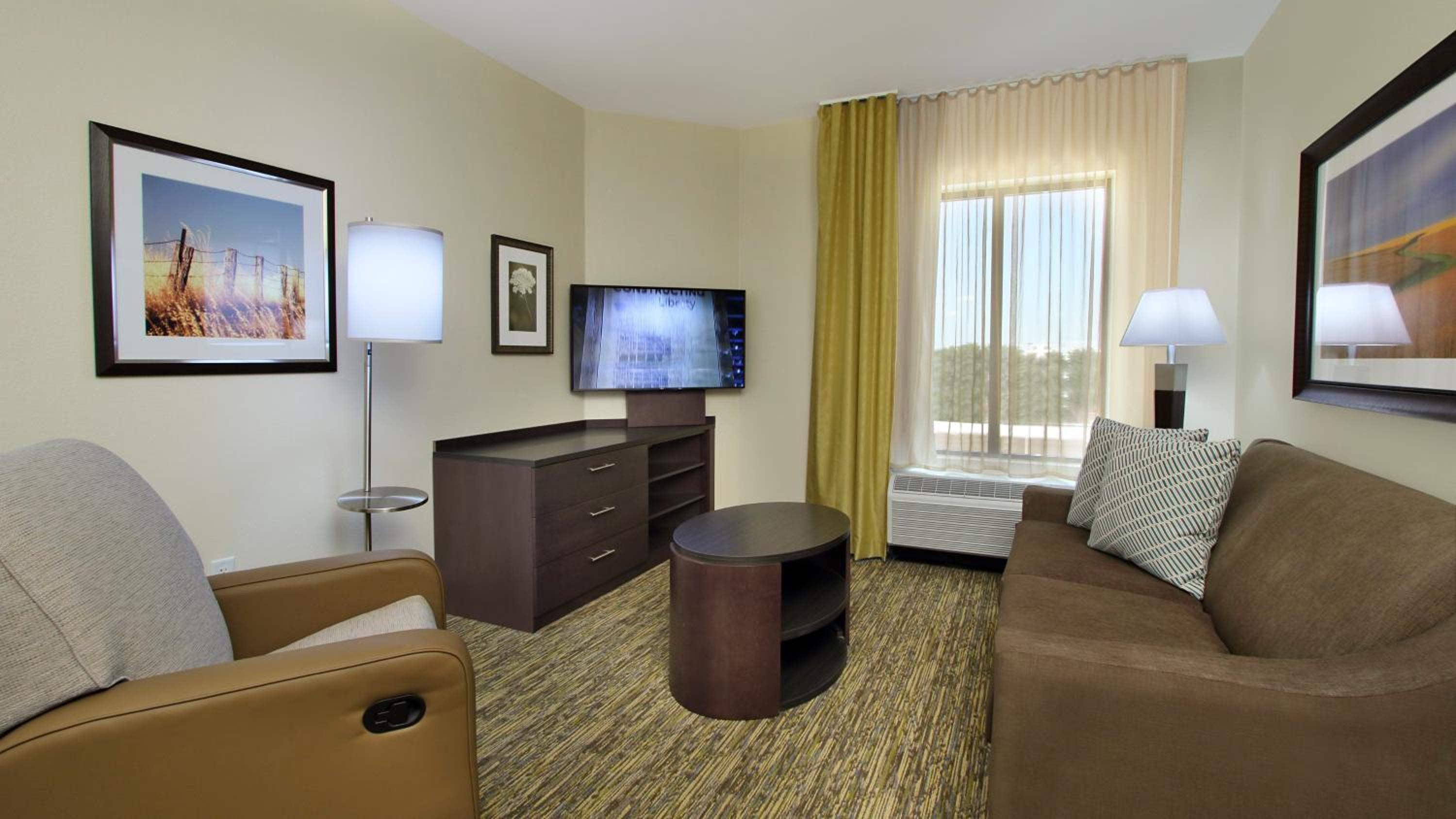 One-Bedroom King Suite - Photo 2