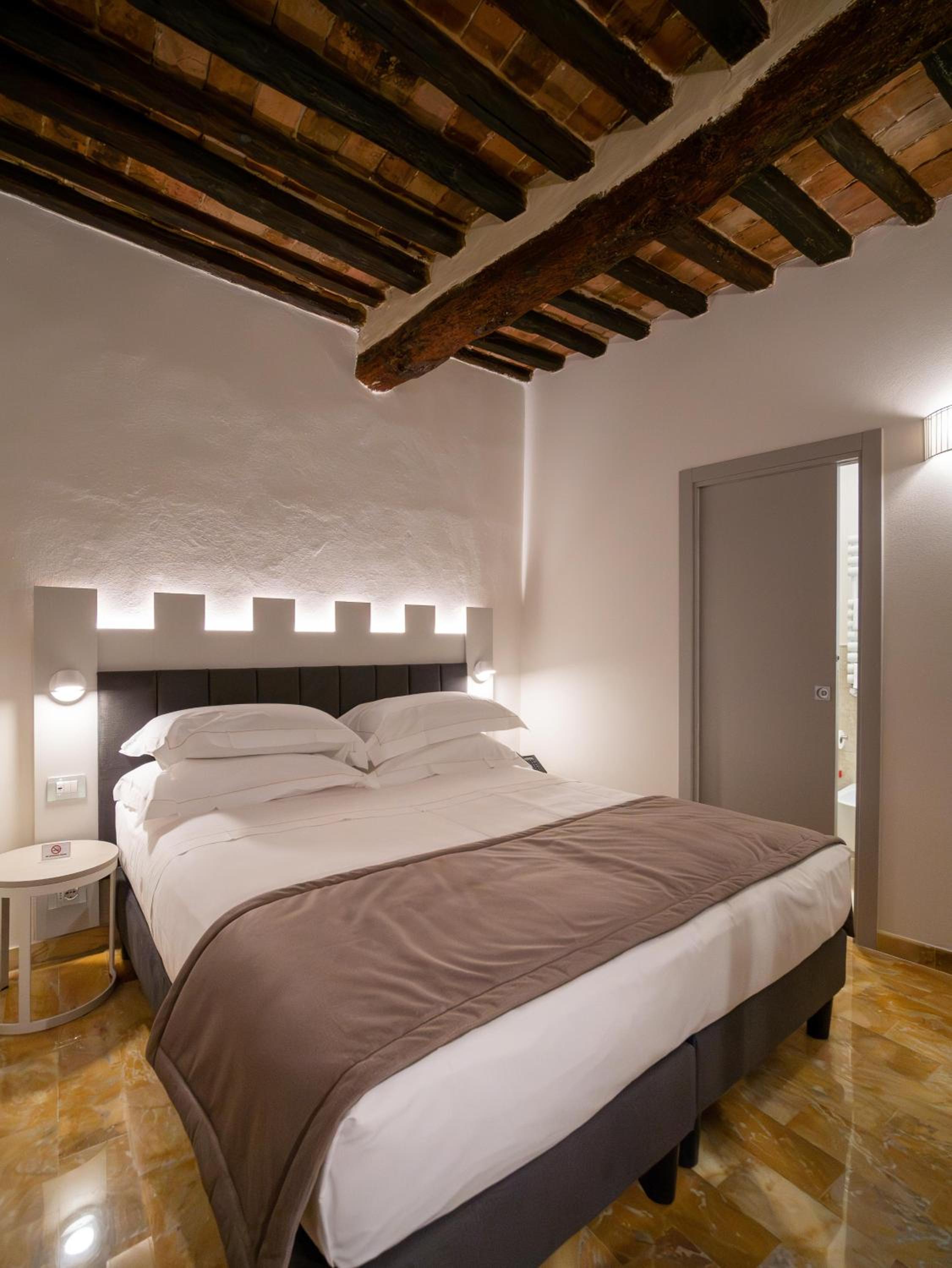 Double or Twin Room - Photo 4